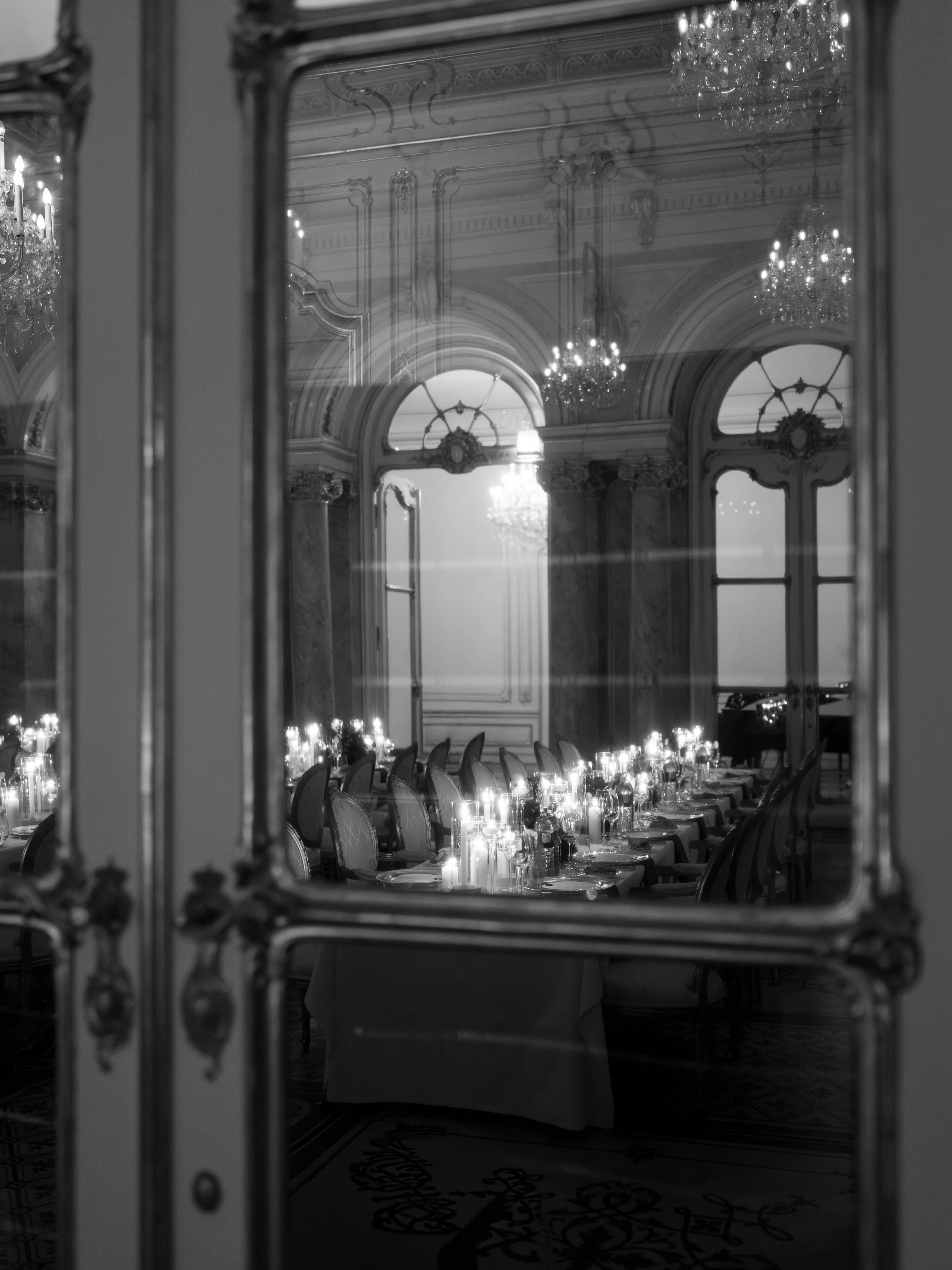 The perfect setting for a special evening

Wedding Planner @makeithappenevents.at 
Venue @palaiscoburg 
Photo @clarabuchberger 
Video @ver.filmt 
Flowers @ilvirasblumen 
Stationary @nani_and_paul 
Decor @bettis_partywelt 

___
Vienna wedding
Austria 