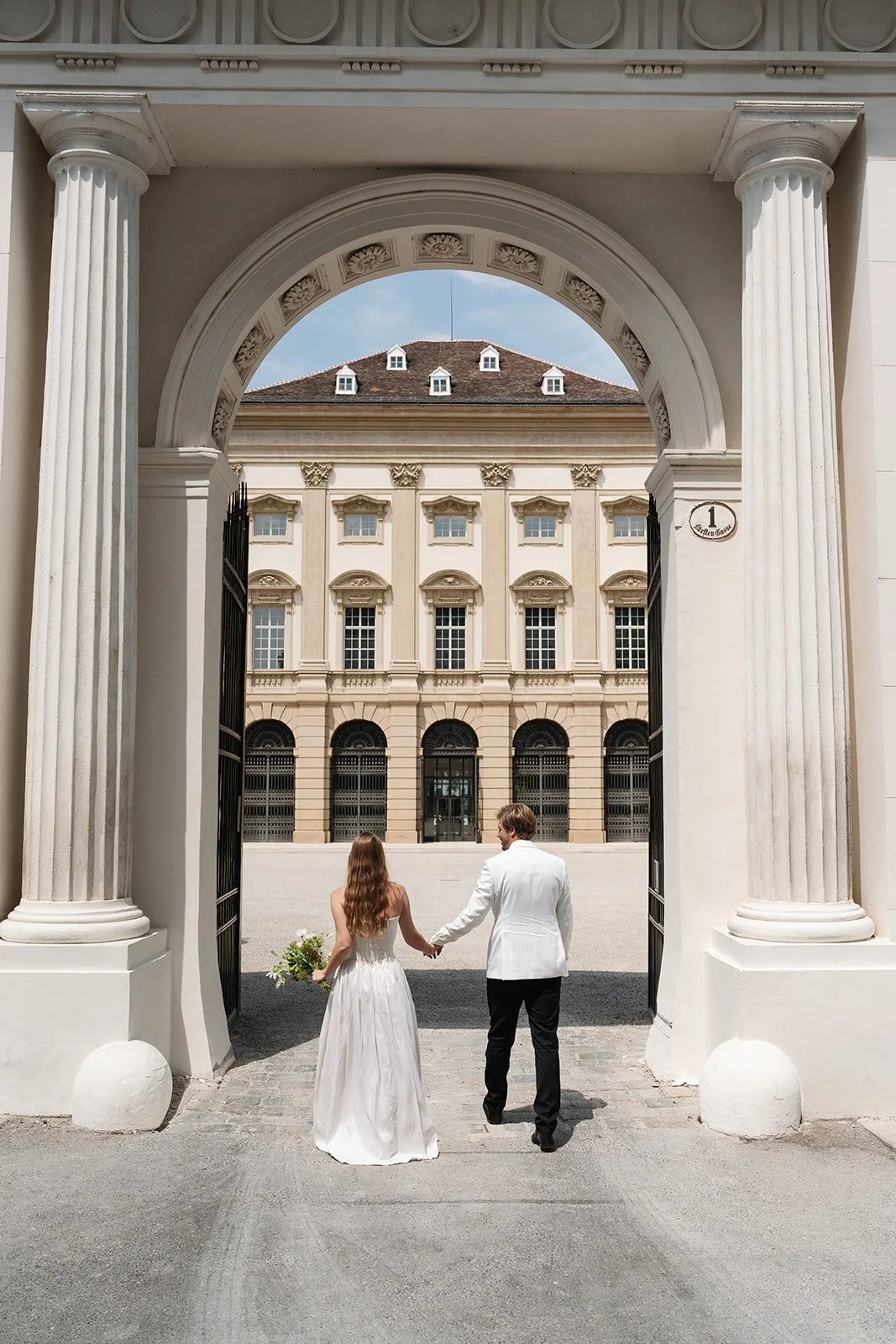 Wedding-Editorial-Vienna-Gartenpalais-Liechtenstein-39.jpg
