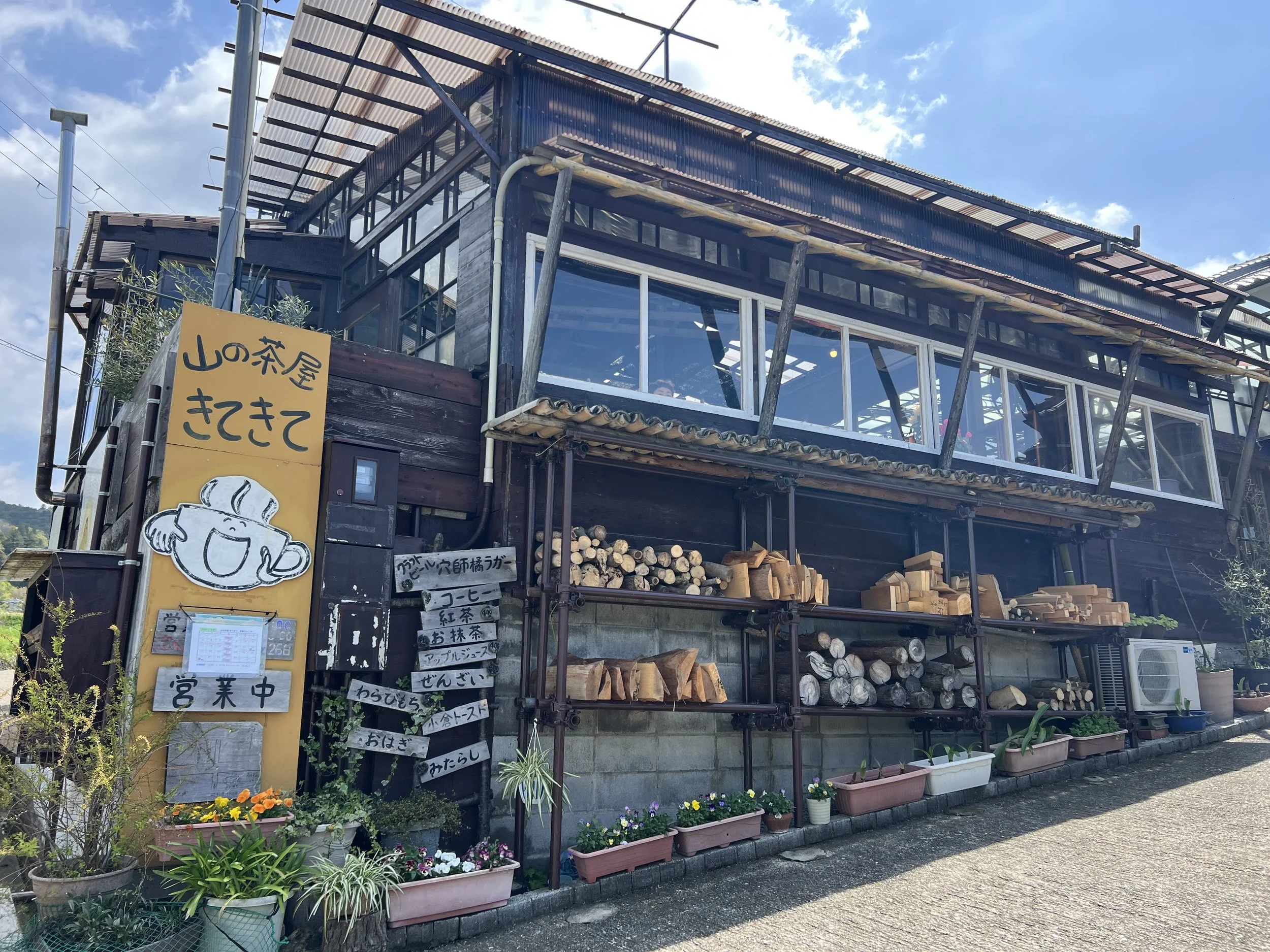 Cute cafe on the Yamanobe no Michi trail