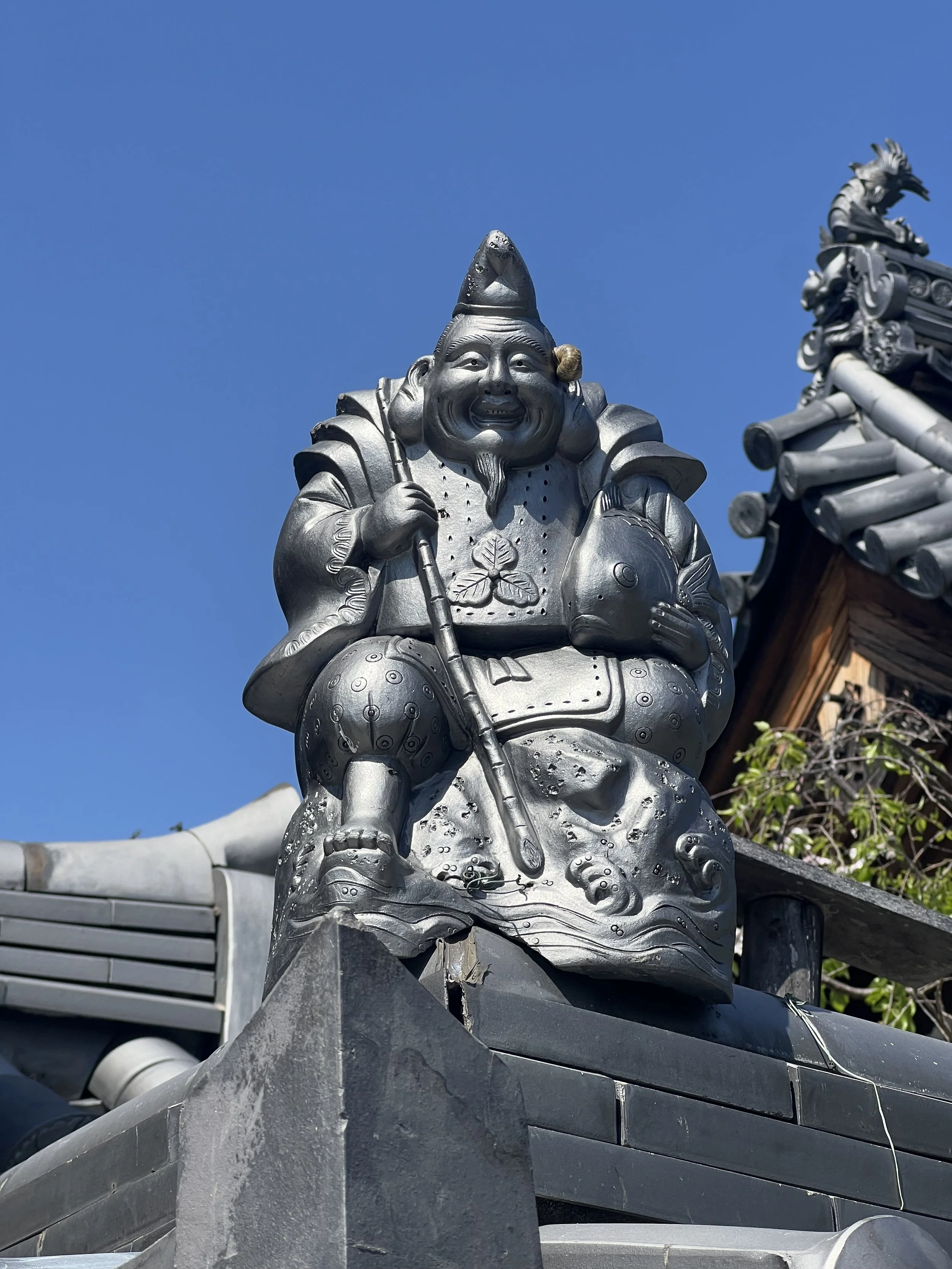 Statue on roof of Nenbutsudera
