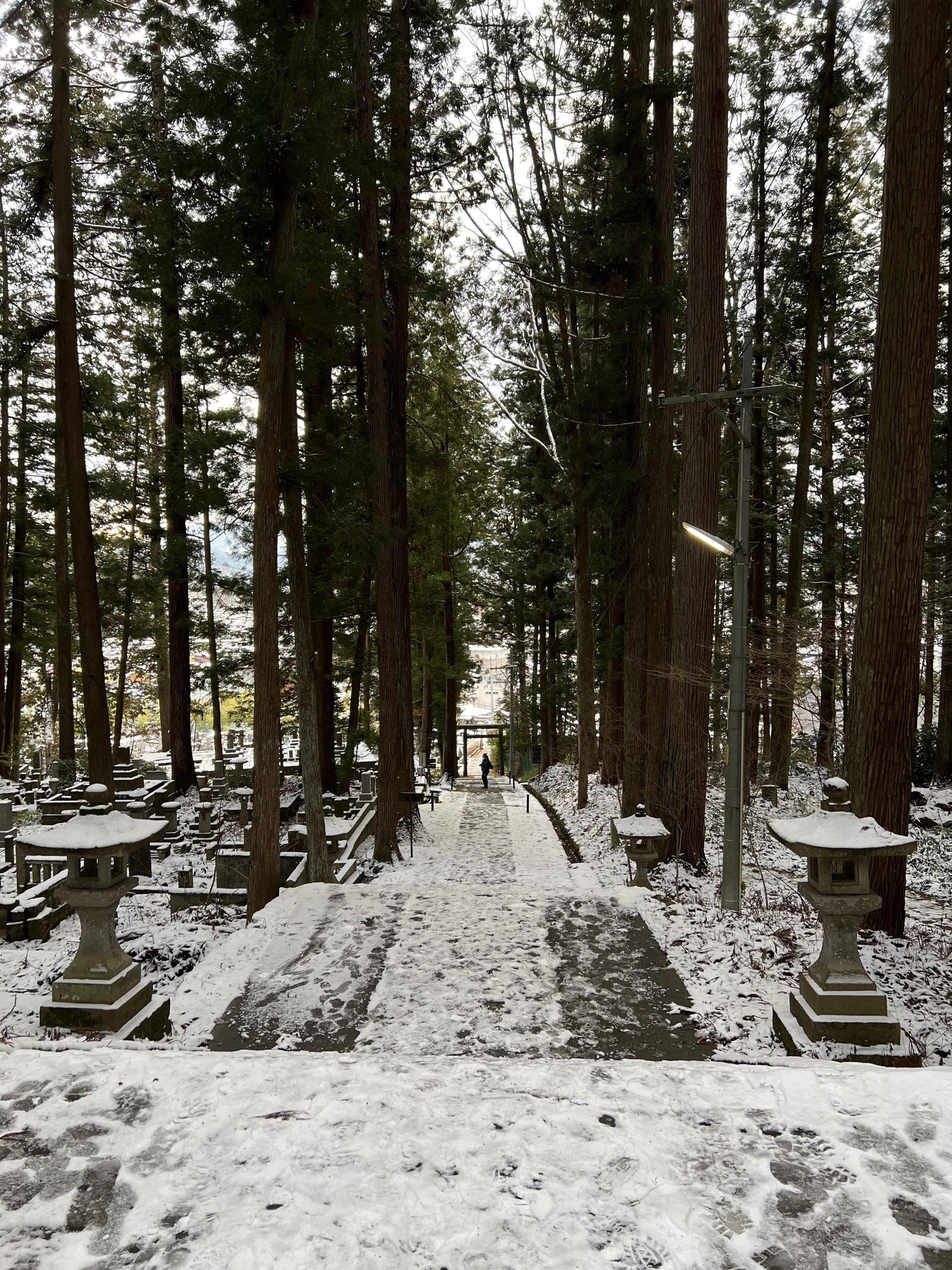 Path to Higashiyama Hakusan Shrine
