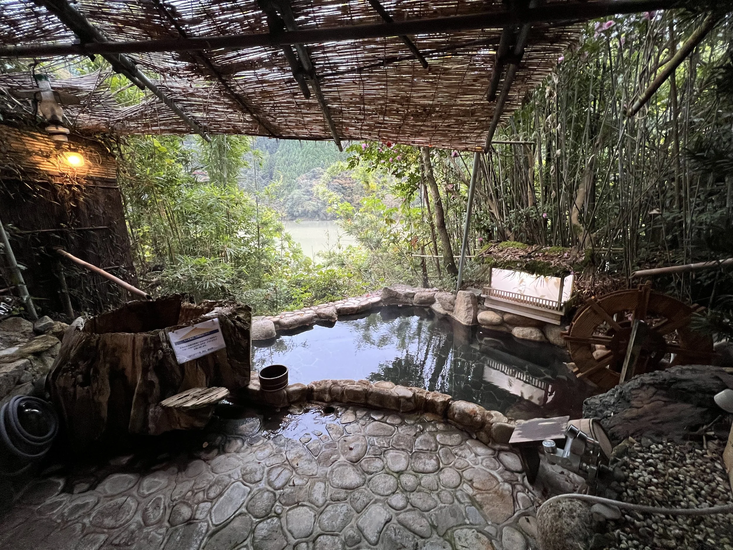 Outdoor onsen bath with.a view on a river at Kosenkaku Yoshinoya in Totsukawa Onsen