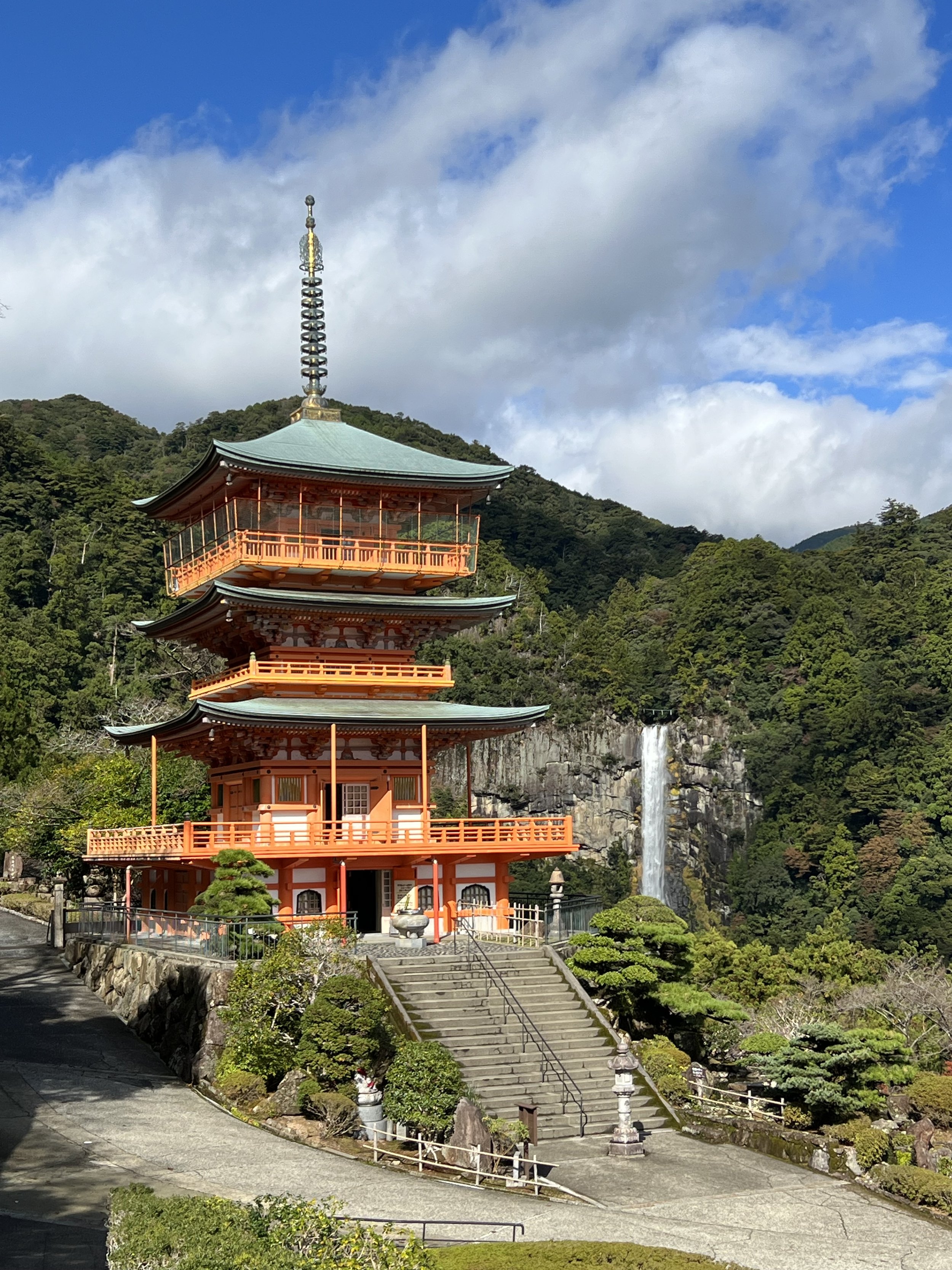 Seiganto-ji pagoda and Nachi falls in the background