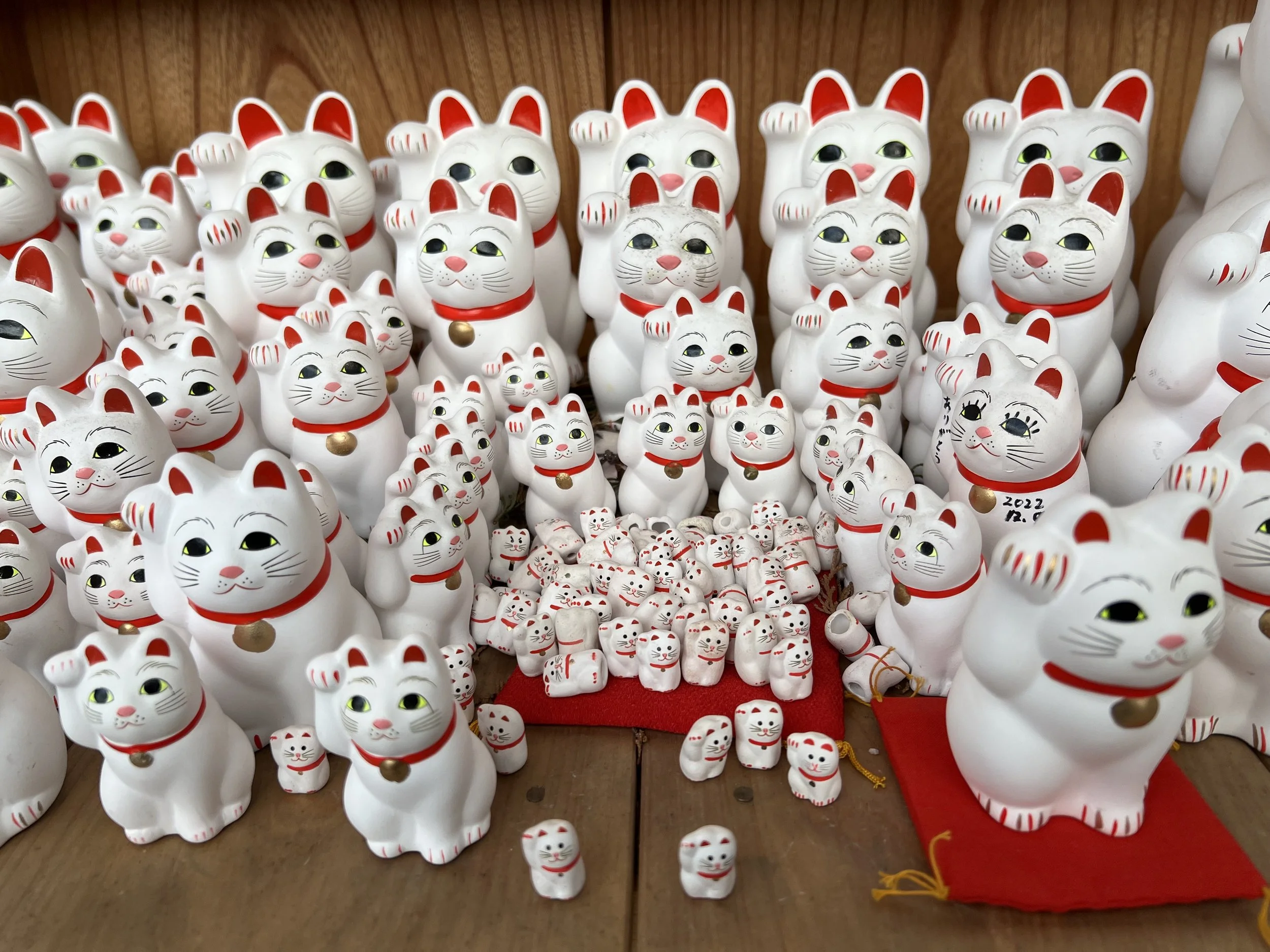Manekineko (lucky cats) in Gotokuji temple in Tokyo