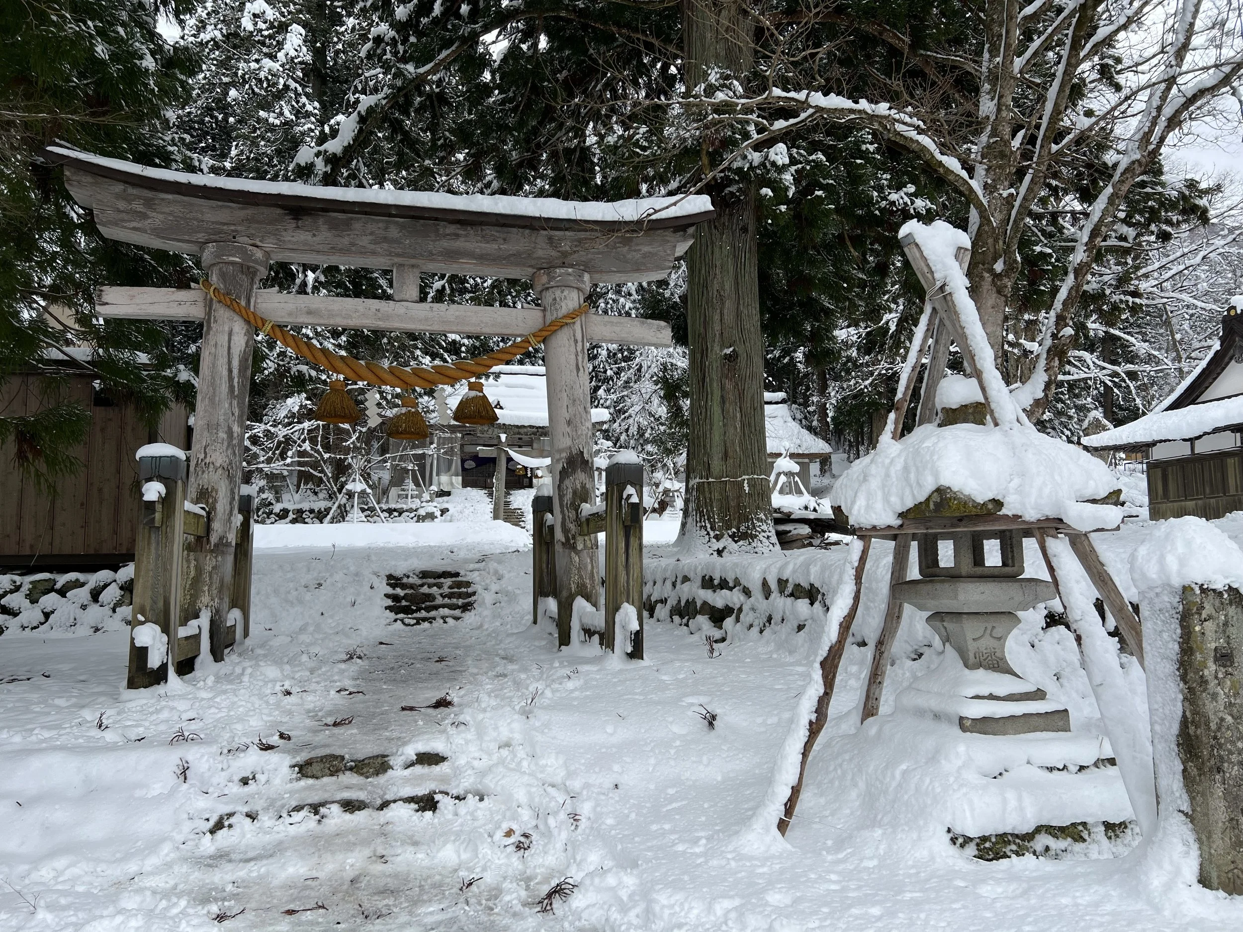 Shirakawa Hachiman Shrine under the snow