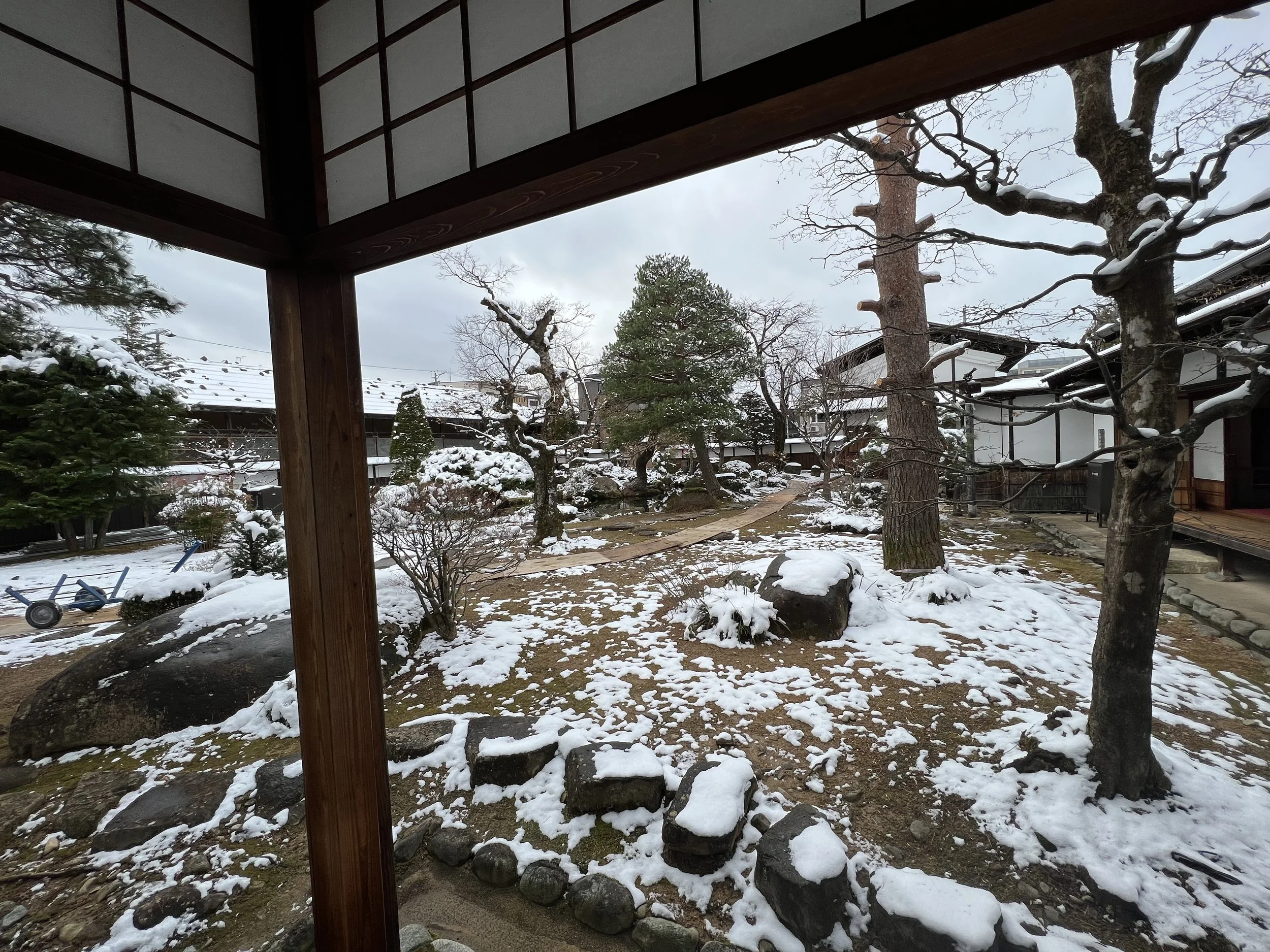 Japanese garden with snow at Takayama Jinya