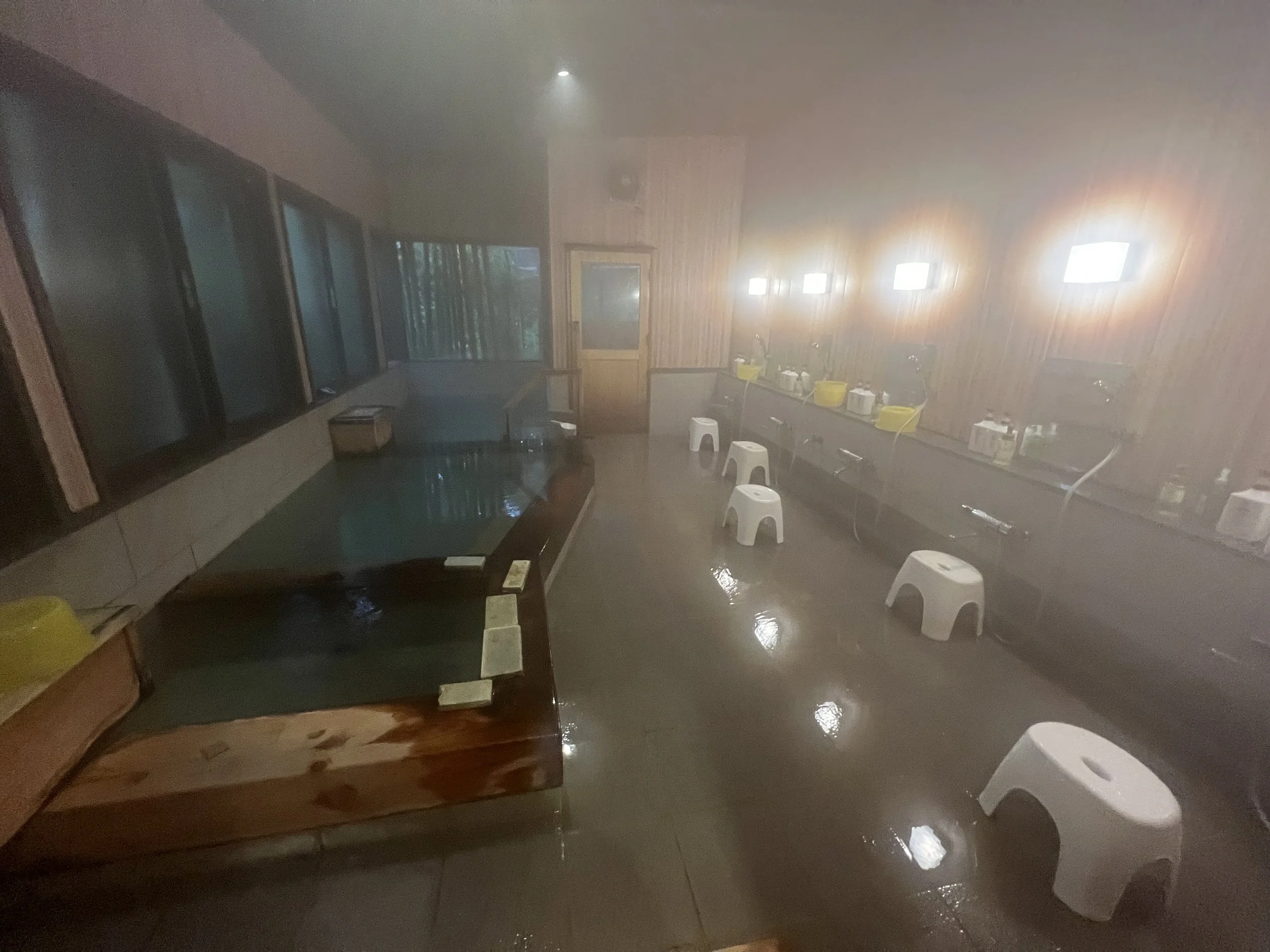 Onsen baths in Kirishiyama Ryokan