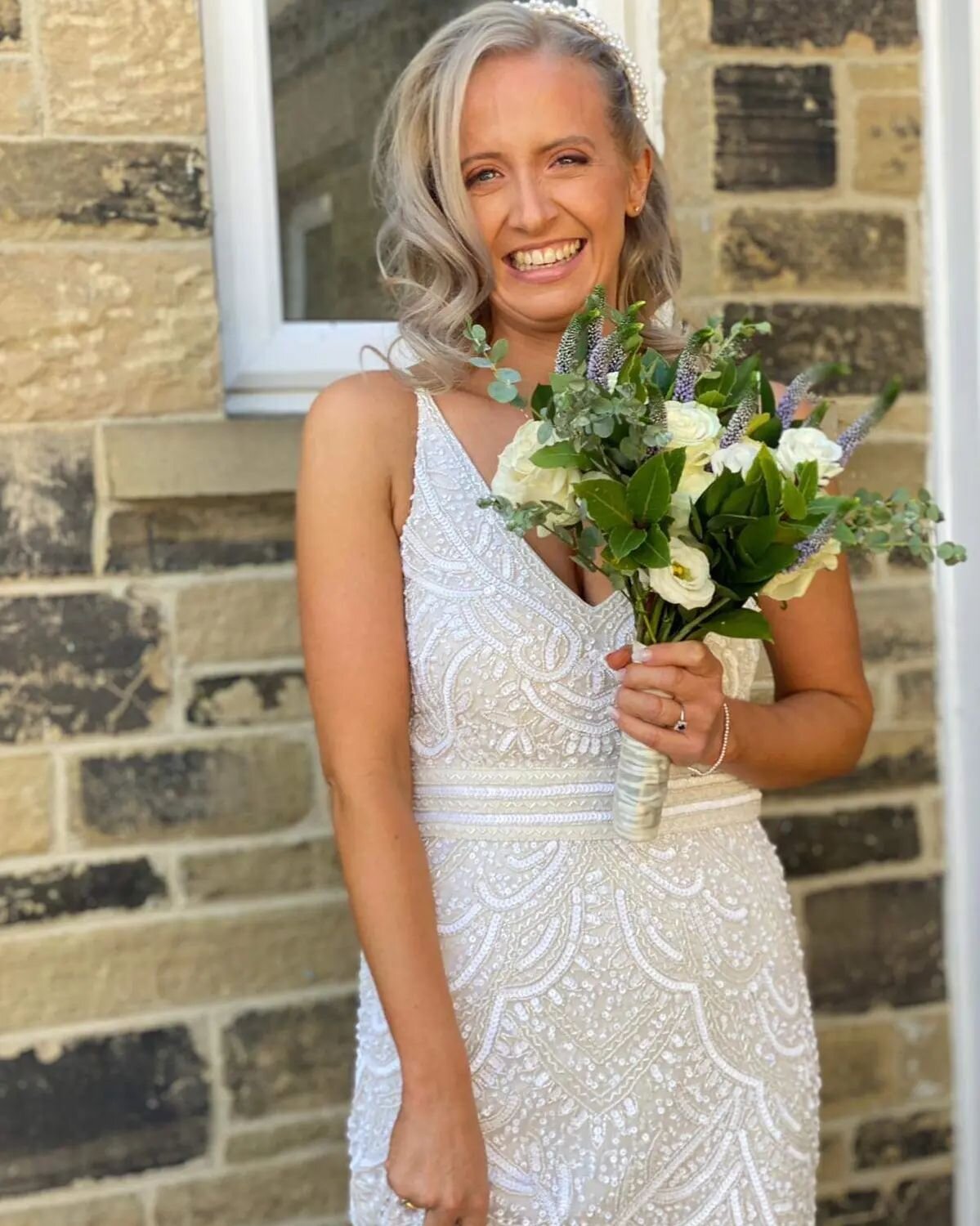 @laura_c_watson giving us all the glamour celebrating her nuptials with her friends, family and husband 😍 Laura's heavily beaded gown was taken in, meaning all the beading that came off.... Had to go back on 😧 totally worth it for that perfect fit.