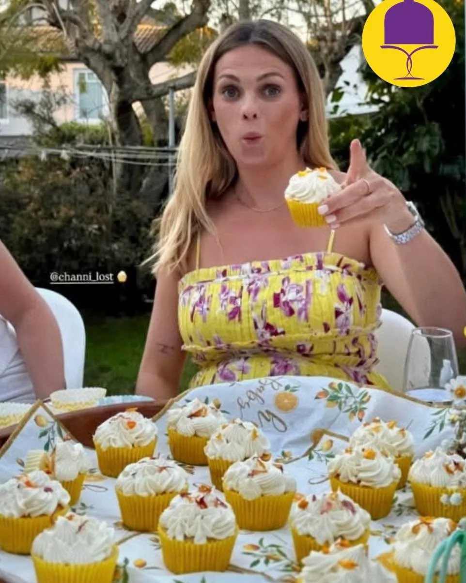 🌼🧁Chantelle&rsquo;s Baby Shower with a fun, yellow Spring theme on a beautiful day! ☀️

🍋🧁Gluten Free Vanilla Butter Cupcakes with Lemon Curd, WCIMBC &amp; edible flower petals. 

Thank you to Kat from @thebeautyroom_forster for ordering with me.