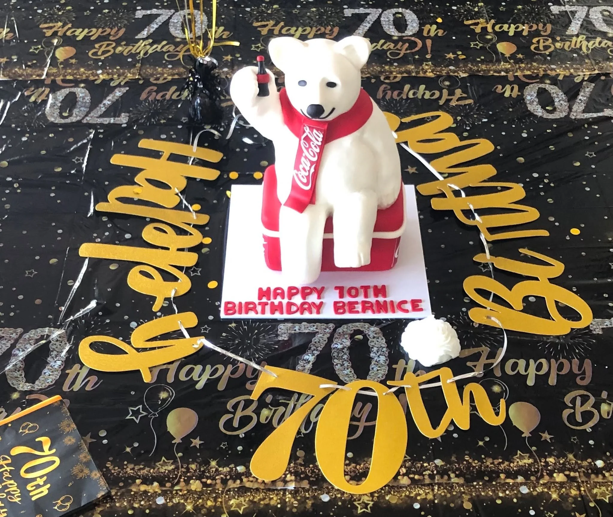 I've had some truly amazing cakes to create lately&hellip; but absolutely no time to share them with you! So let&rsquo;s start with this absolute showstopper: a Polar Bear sitting proudly on a Coca-Cola esky for Bernice&rsquo;s 70th birthday celebrat