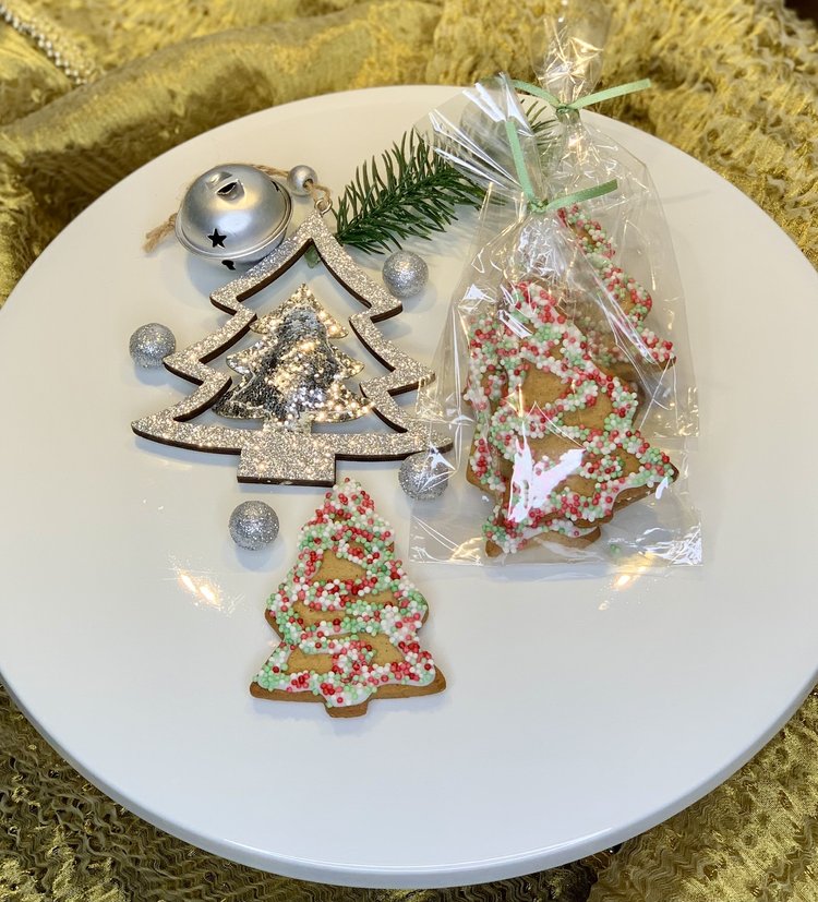 Gingerbread Christmas trees decorated with sprinkles