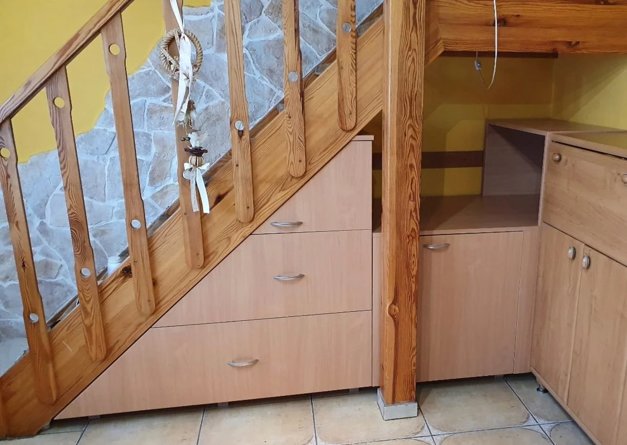 beepitett szekreny, irattarto.jpg