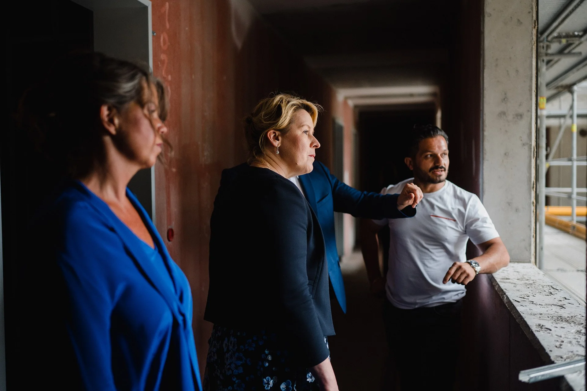 WBM_Giffey_Geibel_Besichtigung_Neubau_Rohbau_DSC_0928.jpeg
