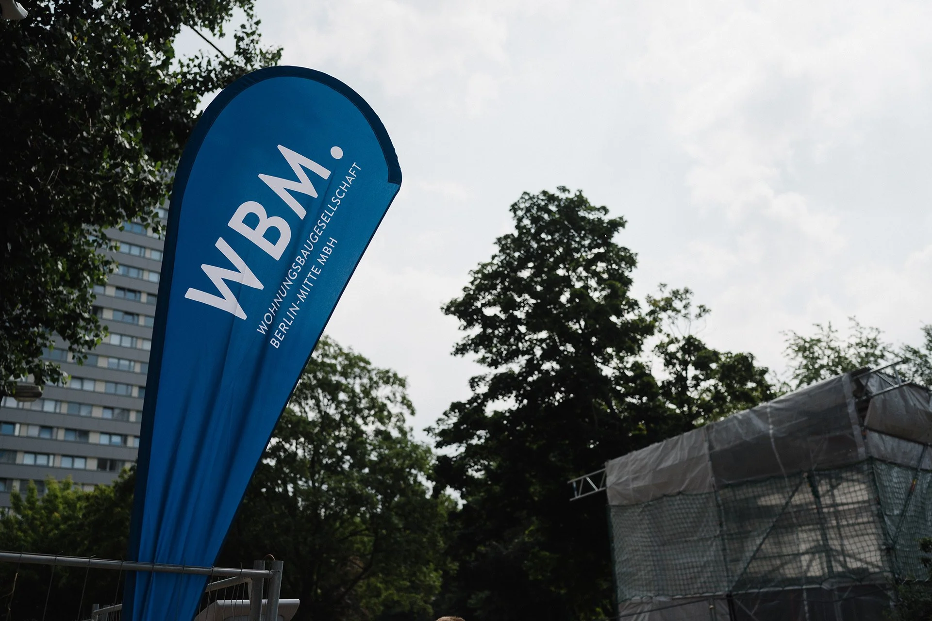WBM_Neubau_Fahne_Fischerinsel_DSC_0435.jpeg
