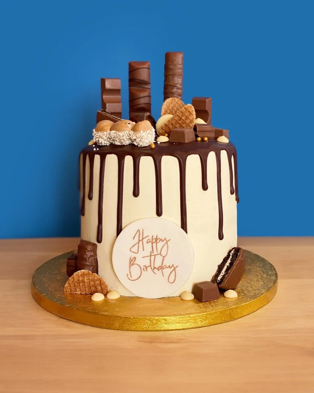 Have you tried one of our bespoke chocolate drip celebration cakes yet? 🍰✨ Each cake is handmade by our team to suit your unique needs. Choose from a range of delicious flavours and tasty decorations to create a celebration cake to remember. 🎉🍫⠀
⠀