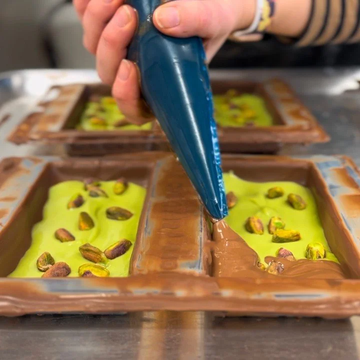🌟 You asked, we delivered! 🌟
Introducing our brand-new Pistachio Cream Milk Chocolate Filled Bar! 🍫💚 A dreamy combination of:
✨ Smooth milk chocolate
✨ Luscious pistachio cream
✨ Crunchy pistachio nuts
This is indulgence at its finest—per