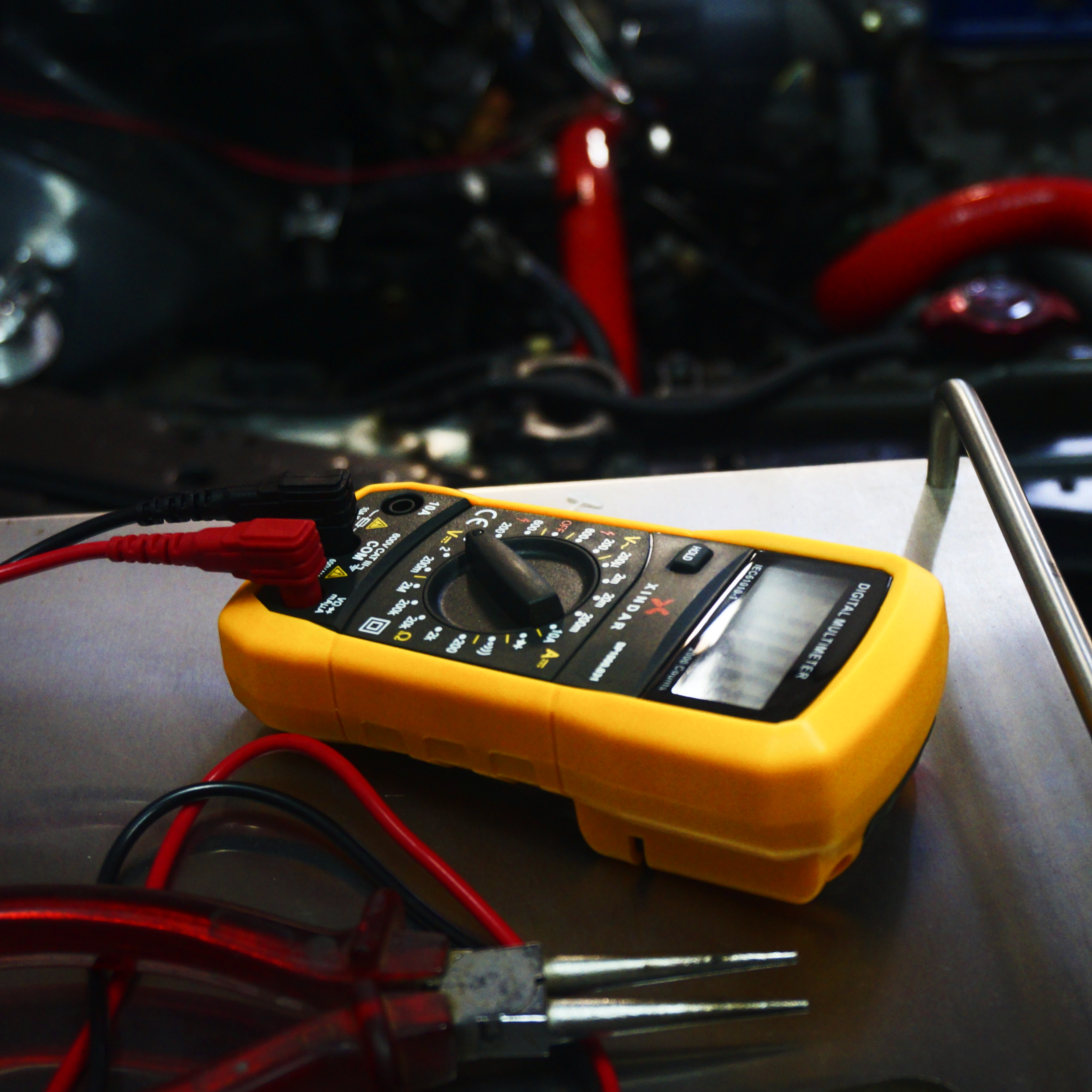 REALIZANDO COMPROVACIONES DE VOLTAJE CON EL TESTER..png