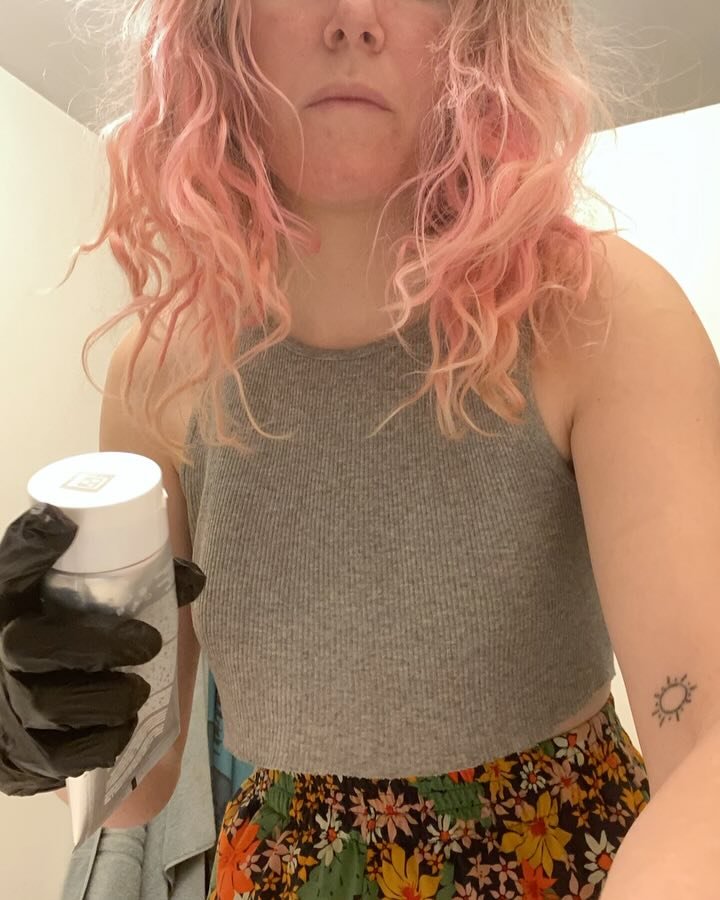 Prepping for my first show of the new year tonight with @breakingsoundnashville over at @eastsidebowl ✨ Which being my first day off after my Arizona trip mostly means dying my hair, doing laundry, making banana bread, &amp; setting up my pedal board