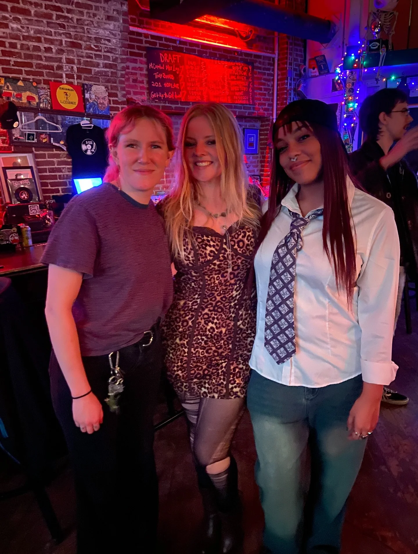 TOUR PART 4
Shenanigan-ed with @eharries in Dallas, crashed with my grandma in Fort Worth, then had a lovely last show in Memphis at @bsidememphis with @jupitorjonesmusic &amp; @alexisjadeandthegemstones ❤️ It was the perfect way to end tour alongsid