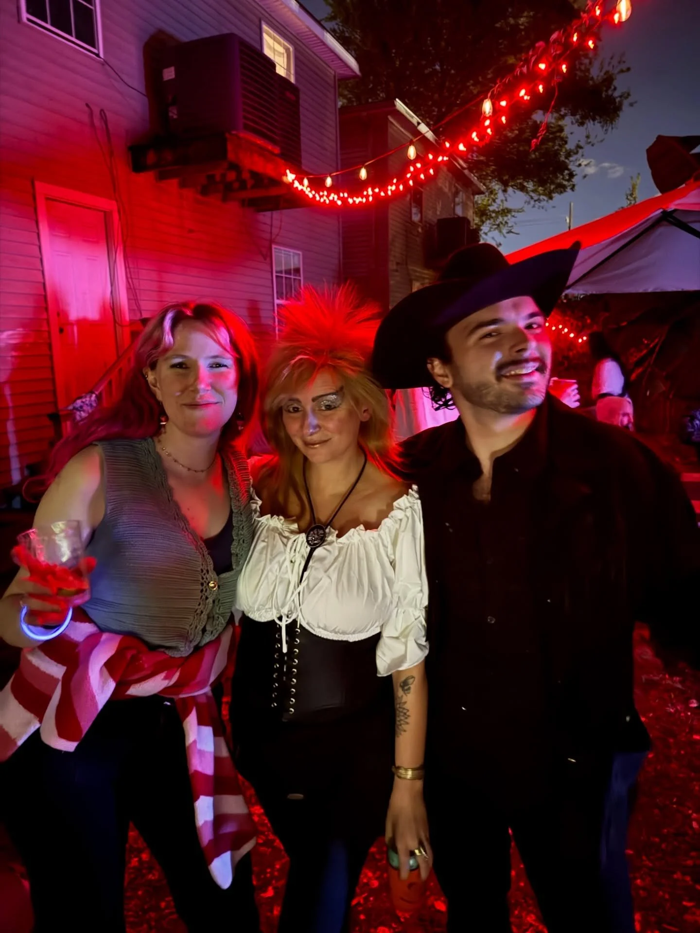 TOUR PART 3: HALLO-WEEKEND

New Orleans and Austin were soooo much fun! I got to see @_maxsandersmusic_ @windsorashley &amp; @beachangelmusic who I met on my first tour back in 2023, jammed out to some WONDERFUL music, partied hard, taught Dave how t