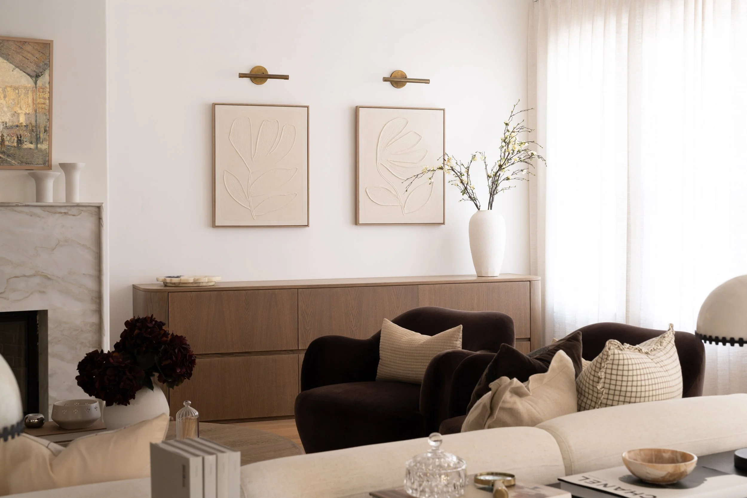 BVS-JAKE-DAVID-HOME-HAGGANS-LN-LIVING-ROOM-WIDE-3.jpg