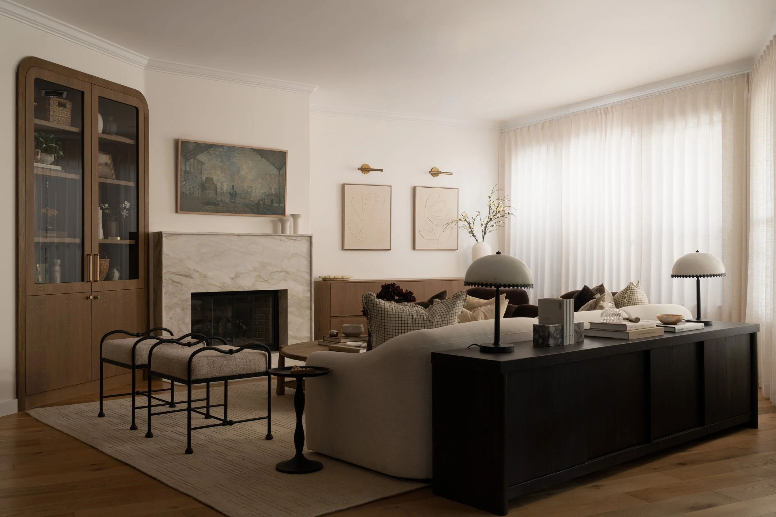 BVS-JAKE-DAVID-HOME-HAGGANS-LN-LIVING-ROOM-WIDE-1.jpg
