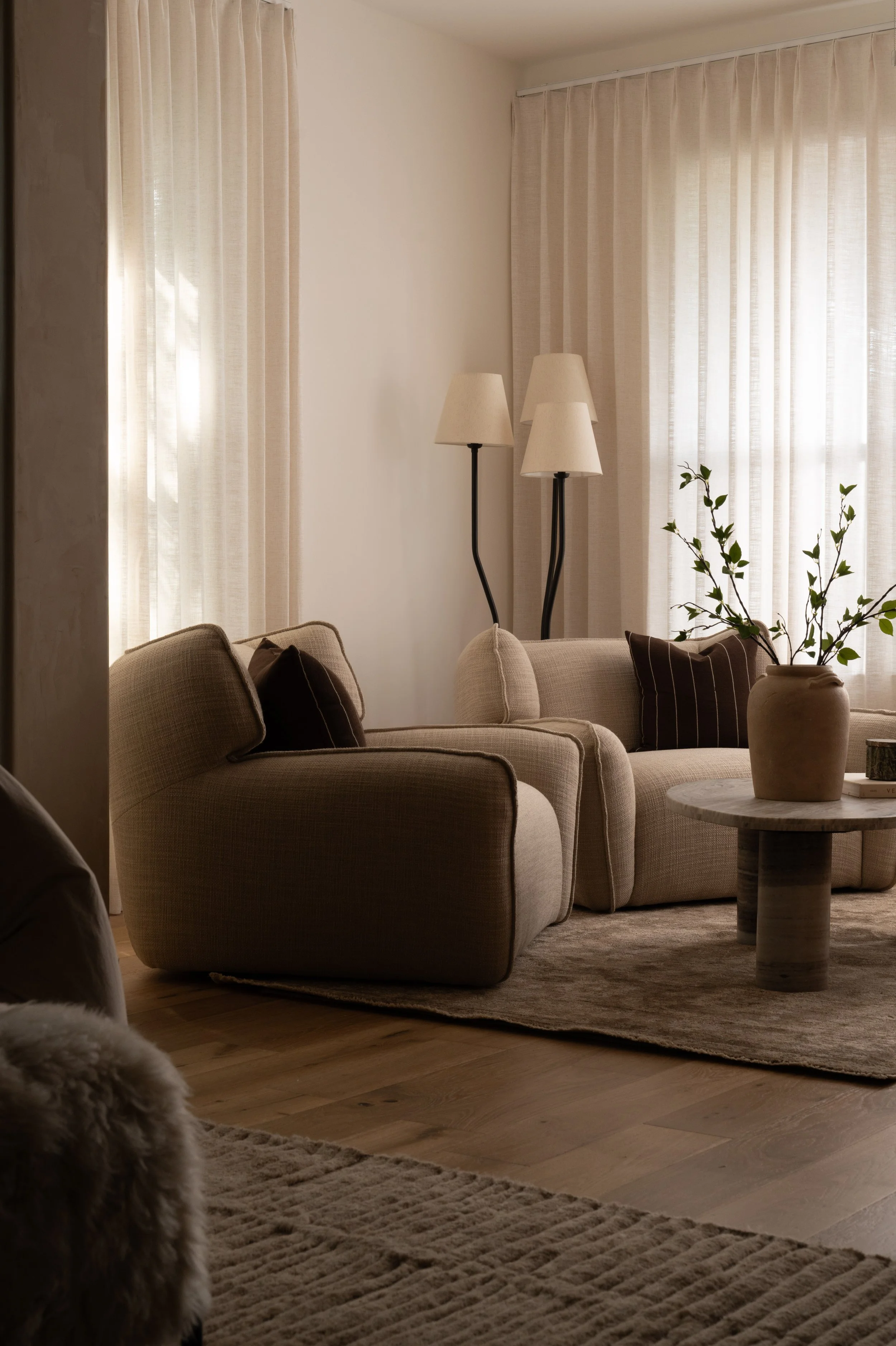 BVS-JAKE-DAVID-HOME-HAGGANS-LN-PRIMARY-BEDROOM-NOOK-VERTICAL-3.jpg
