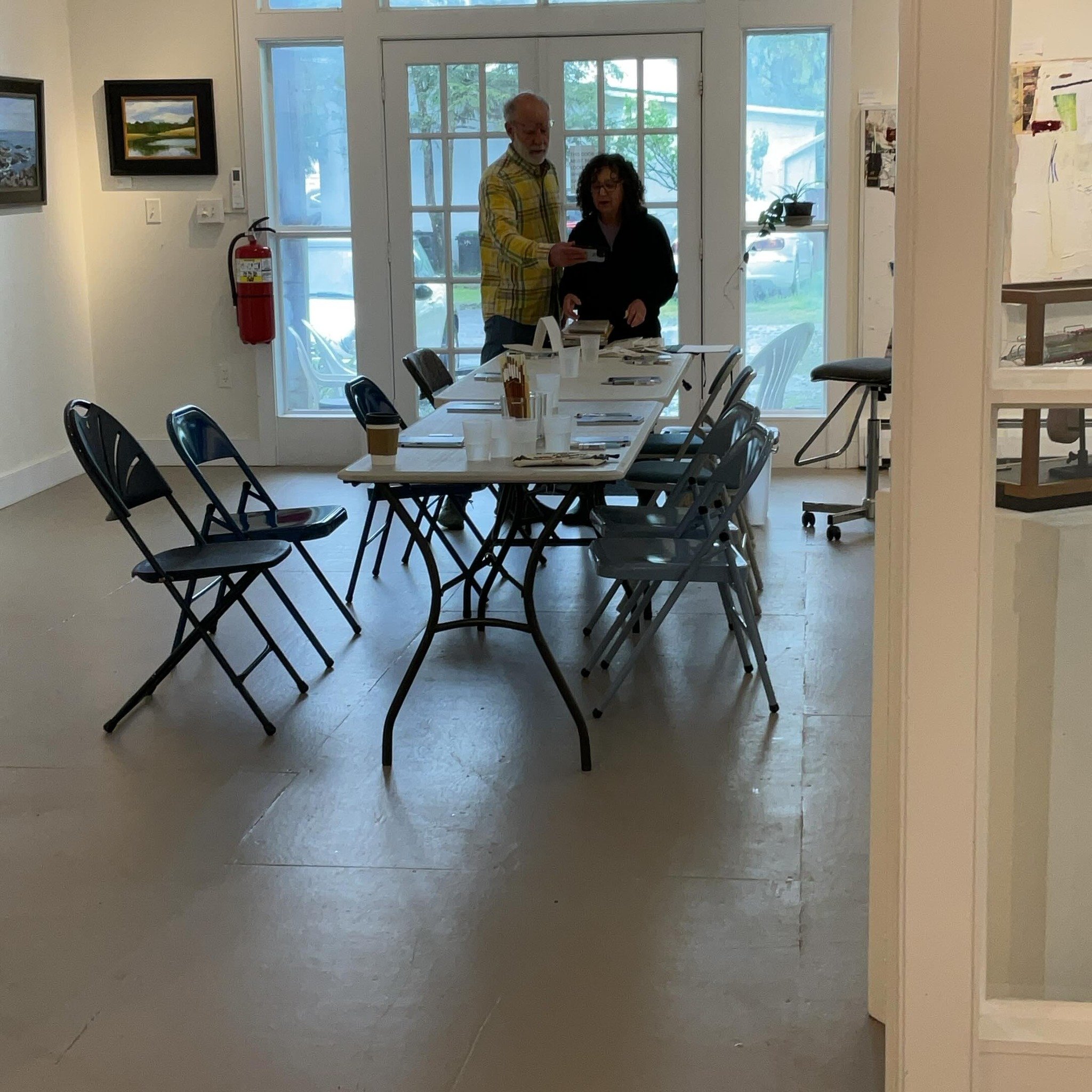 Getting ready for workshop with Wendy Hollander  1:30 still time to come and join!  15.00 supplies provided come add some brightness of botanicals to  a dreary day #locartist #tivolinow#destinationtivoli#hudsonvalleyhappenings#botanicalart #dutchessc