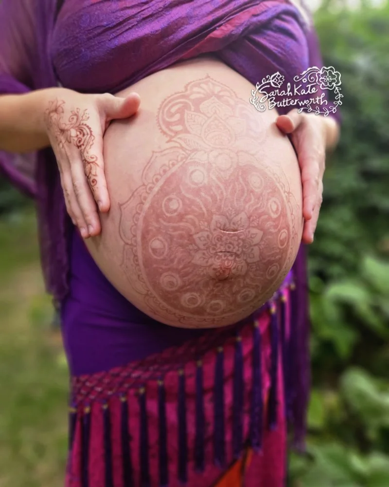 #naturalhennastain #pregnancyart #hennabelly #celebratewithhenna #hennatattoo #hennastain #boulderhenna #bellyblessing #hennabellyblessing #hennastain #mamacelebration