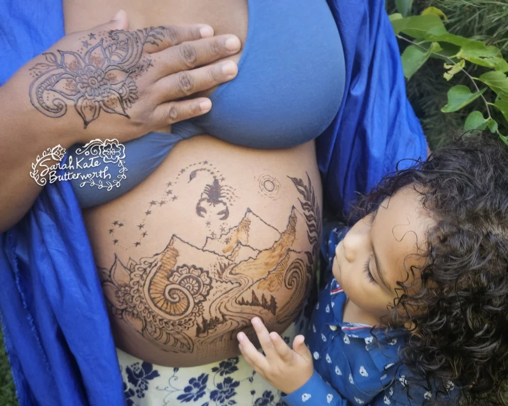 #MaternityPhotography #PregnancyPhotoshoot #FamilyPhotography #MomLife #pregnancyhenna #maternityhenna #bellybump #prenatal #mamacelebration #honoringmothers #maternityart #bellyart #freehand
