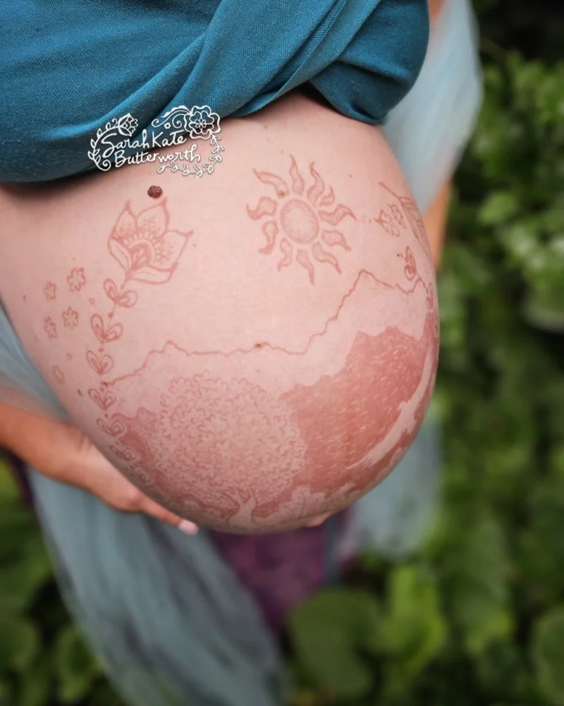 #naturalhennastain #pregnancyart #hennabelly #celebratewithhenna #hennatattoo #hennastain #boulderhenna