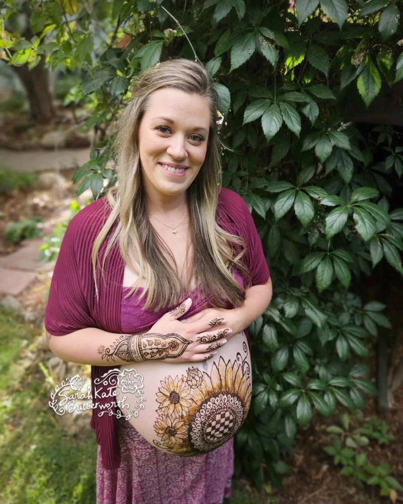 #hennabellly #prenatalhenna #adorn #baby #hennaart #art #hennatattoo #bodyart #floralhenna #hennaflowers #naturalhenna #sunflowerhenna #pregnancyhenna  #flowerchild #boulderhenna