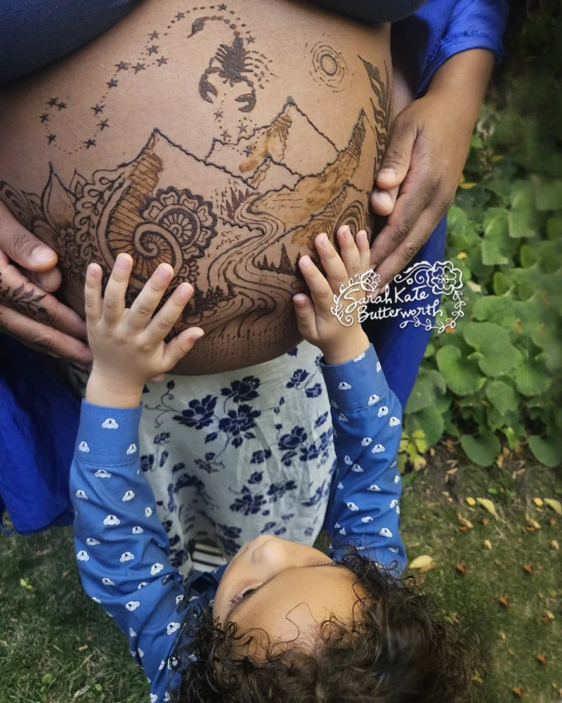 #MaternityPhotography #PregnancyPhotoshoot #FamilyPhotography #MomLife #pregnancyhenna #maternityhenna #bellybump #prenatal #mamacelebration #honoringmothers #maternityart #bellyart #freehand