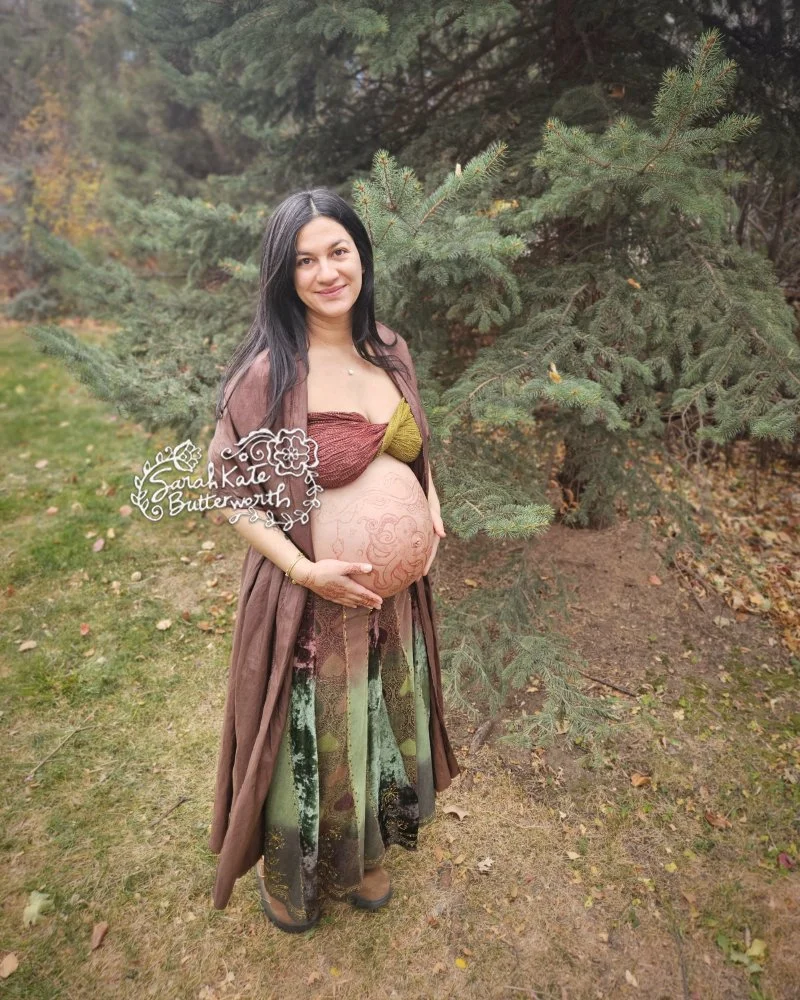 #pregnancyhenna #maternityart  #artisticblessings #mamacelebration #journeytomotherhood #riteofpassage #honoringmothers #motherhood #naturalhenna #hennastain