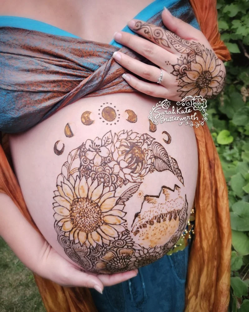#sunflowers #ColoradoNative #coloradomamas #moon #moonphases #mountains #bellyhenna #coloradohenna #pregnancyart  #adornment #uniquehennadesign #mothertobe