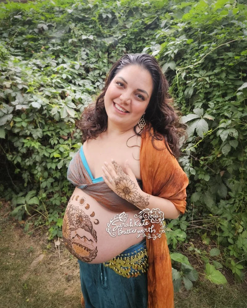 #sunflowers #ColoradoNative #coloradomamas #moon #moonphases #mountains #bellyhenna #coloradohenna #pregnancyart  #adornment #uniquehennadesign #mothertobe
