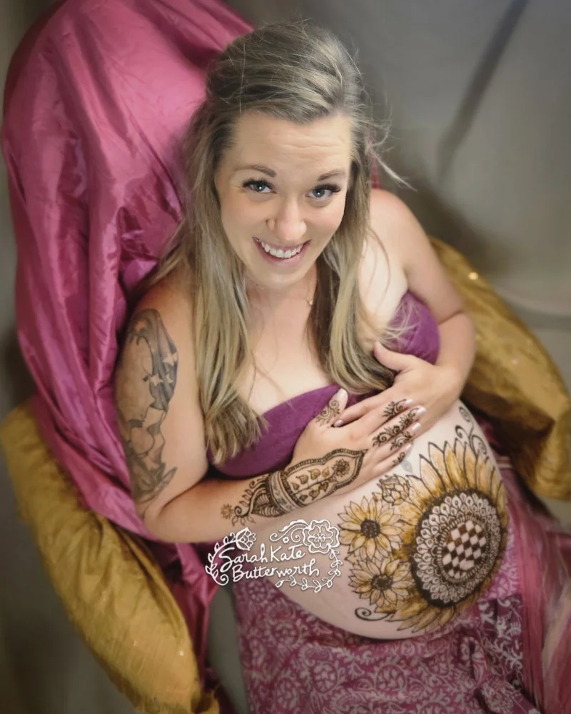 #hennabellly #prenatalhenna #adorn #baby #hennaart #art #hennatattoo #bodyart #floralhenna #hennaflowers #naturalhenna #sunflowerhenna #pregnancyhenna  #flowerchild #boulderhenna