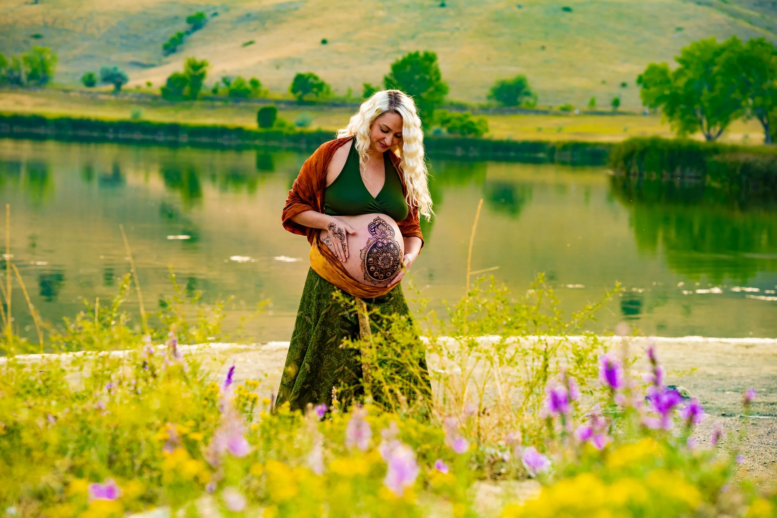 #photography #boulderphotography #hennaphotoshoot #maternityphotoshoot #wonderlandlakephotoshoot #portraitphotography