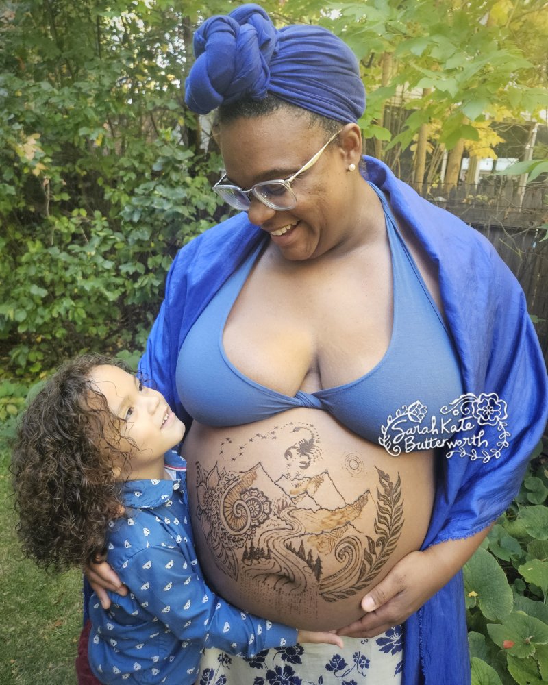 #MaternityPhotography #PregnancyPhotoshoot #FamilyPhotography #MomLife #pregnancyhenna #maternityhenna #bellybump #prenatal #mamacelebration #honoringmothers #maternityart #bellyart #freehand
