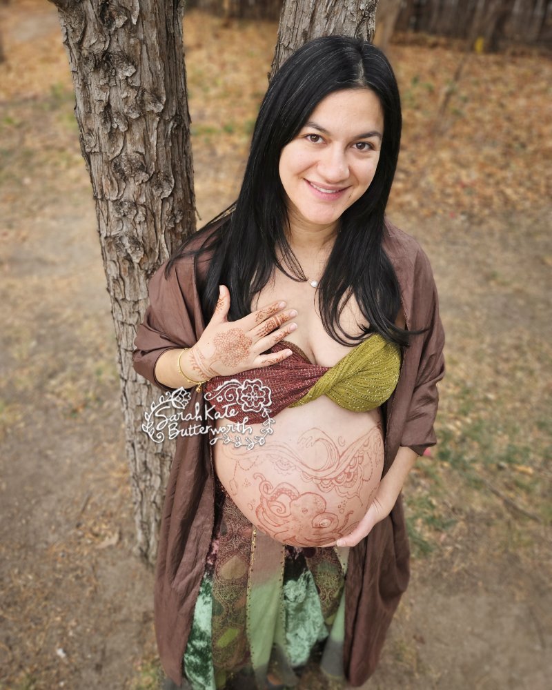 #pregnancyhenna #maternityart  #artisticblessings #mamacelebration #journeytomotherhood #riteofpassage #honoringmothers #motherhood #naturalhenna #hennastain