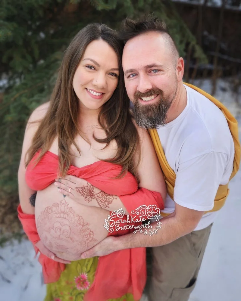 #newparents #parenthood #celebratelife #naturalhennastain #celebratewithhenna #hennatattoo #hennastain #soontobeborn #boulderart #bouldermamas #coloradomamas