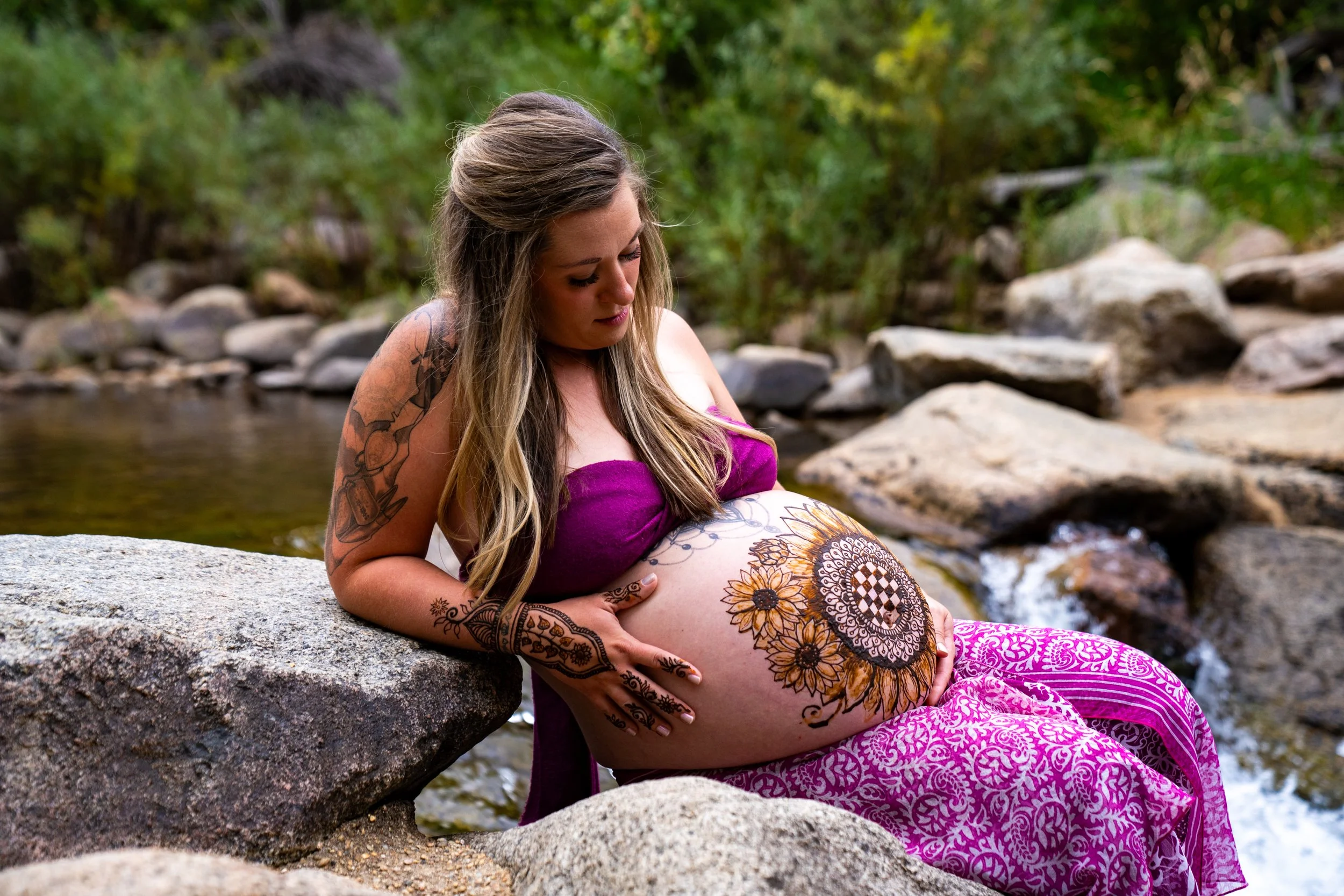 #bellyhenna #coloradohenna #pregnancyart #pregnancyphotoshoot #professionalphotography  #bouldercolorado #hennaadventures #henna #pregnancyphotography #adornment