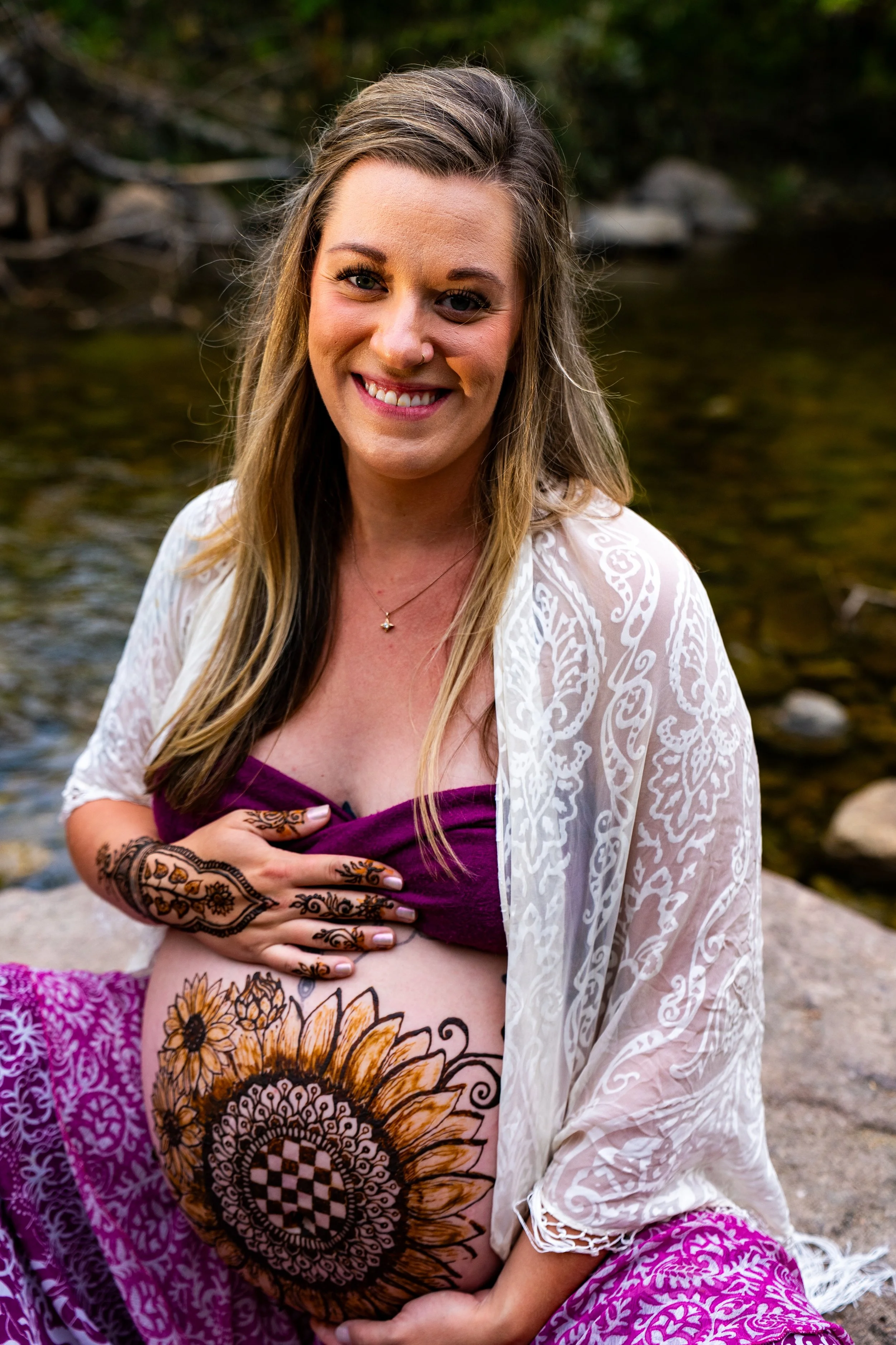 #bellyhenna #coloradohenna #pregnancyart #pregnancyphotoshoot #professionalphotography  #bouldercolorado #hennaadventures #henna #pregnancyphotography #adornment