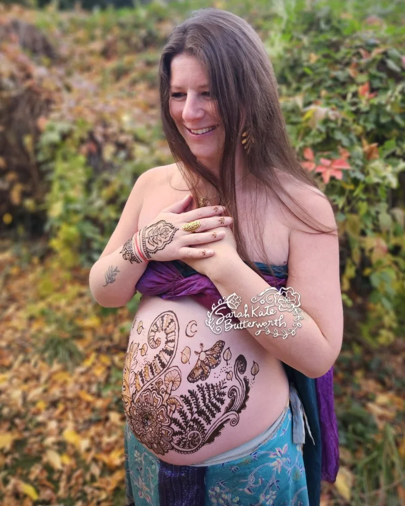 #hennaart #hennadesign #FeminineEnergy #MaternityArt #NatureInspired #MoonMagic #GoldenRatio #mushrooms #pregnancyhenna #hennabelly #boulderhenna #hennapaste #blessthemama #sacred #ferns
