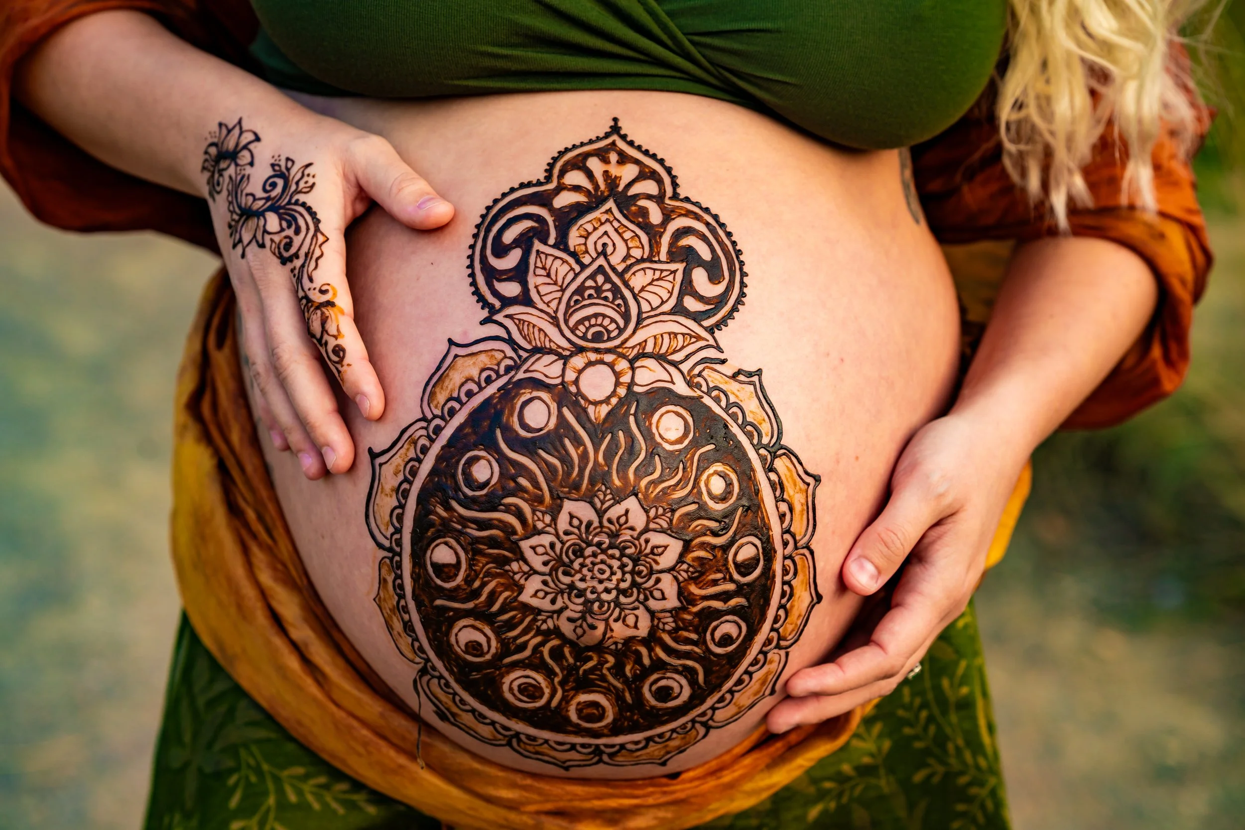 #photography #boulderphotography #hennaphotoshoot #maternityphotoshoot #wonderlandlakephotoshoot #portraitphotography