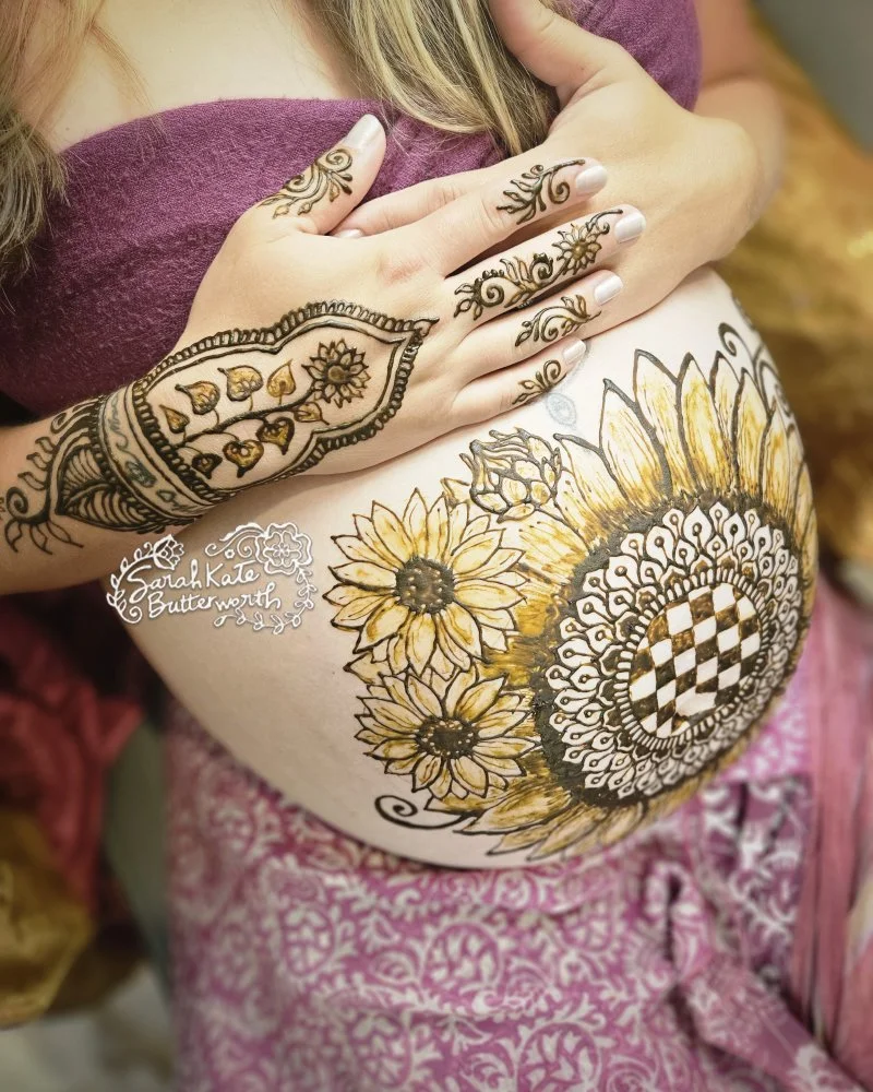 #hennabellly #prenatalhenna #adorn #baby #hennaart #art #hennatattoo #bodyart #floralhenna #hennaflowers #naturalhenna #sunflowerhenna #pregnancyhenna  #flowerchild #boulderhenna