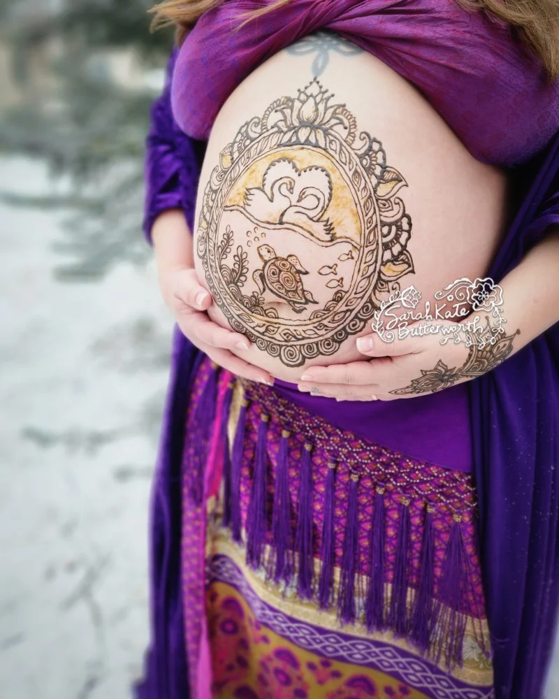 #BoulderColorado #snow #winter #pregnancy #pregnancyart #adornment #uniquehennadesign #mothertobe #honoringmothers #bellyart