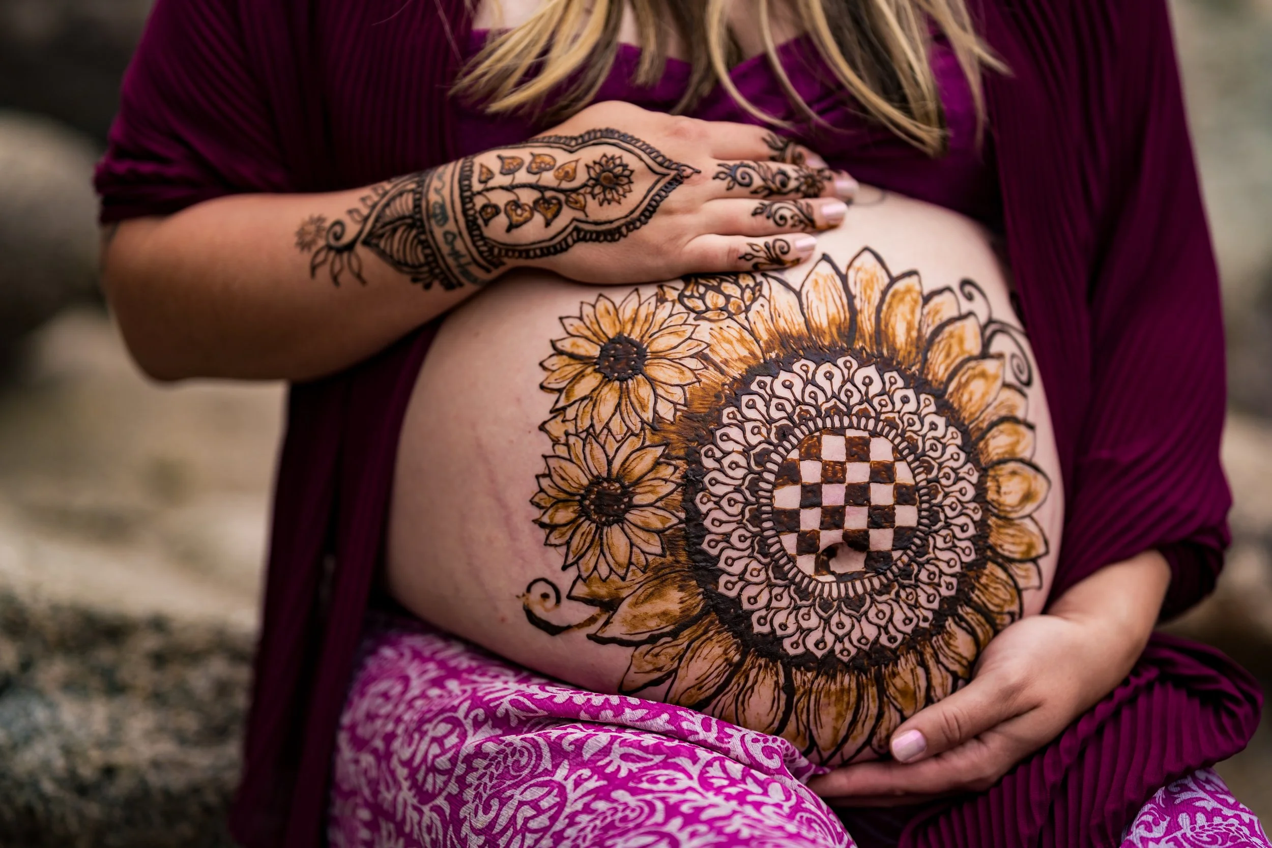 #bellyhenna #coloradohenna #pregnancyart #pregnancyphotoshoot #professionalphotography  #bouldercolorado #hennaadventures #henna #pregnancyphotography #adornment