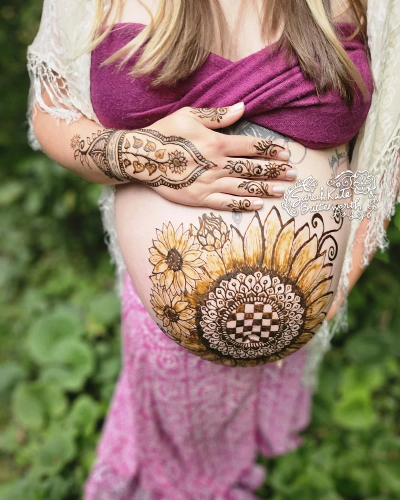 #hennabellly #prenatalhenna #adorn #baby #hennaart #art #hennatattoo #bodyart #floralhenna #hennaflowers #naturalhenna #sunflowerhenna #pregnancyhenna  #flowerchild #boulderhenna