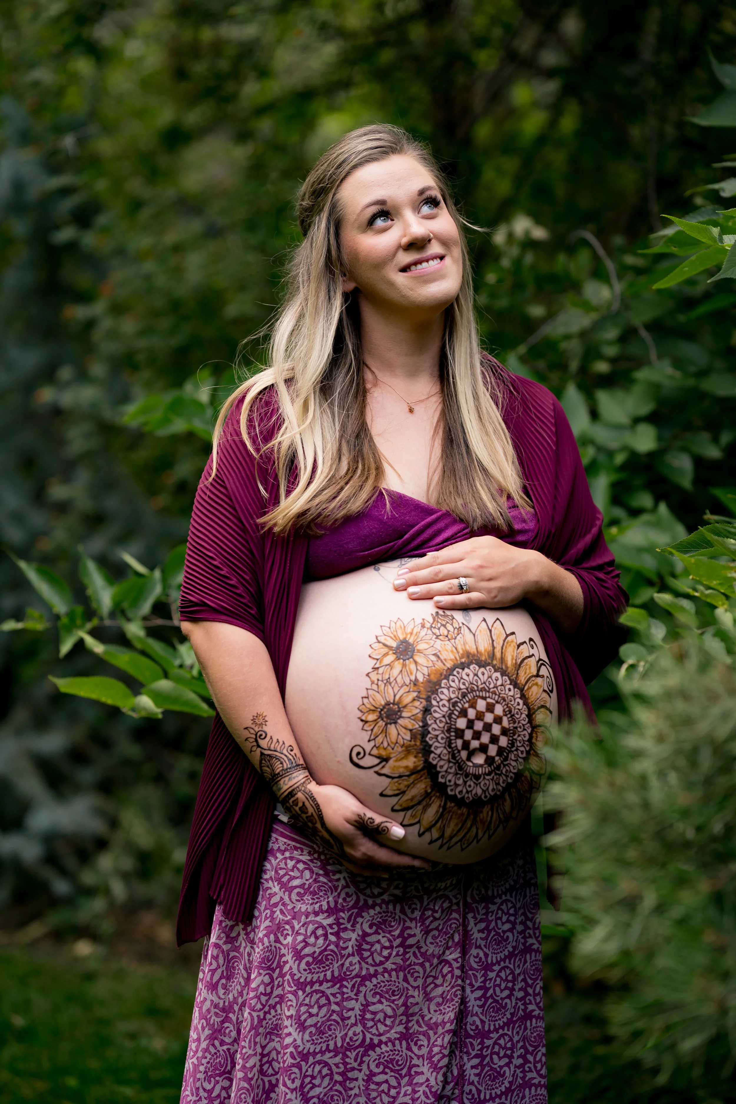 #bellyhenna #coloradohenna #pregnancyart #pregnancyphotoshoot #professionalphotography  #bouldercolorado #hennaadventures #henna #pregnancyphotography #adornment